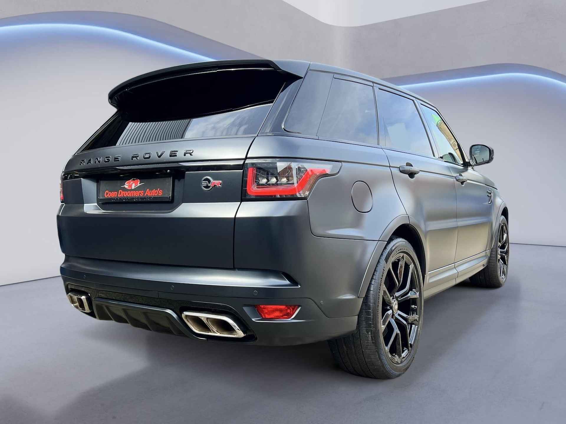 Land Rover Range Rover Sport SVR 575 PK GRIJS KENTEKEN / HUD / 360 Camera / Carbon / Drive Pro Pack / SVO Matt Zwart / Meridian / Stoelventilatie / Luxe Cognac Leder / (MET GARANTIE*) - 6/61