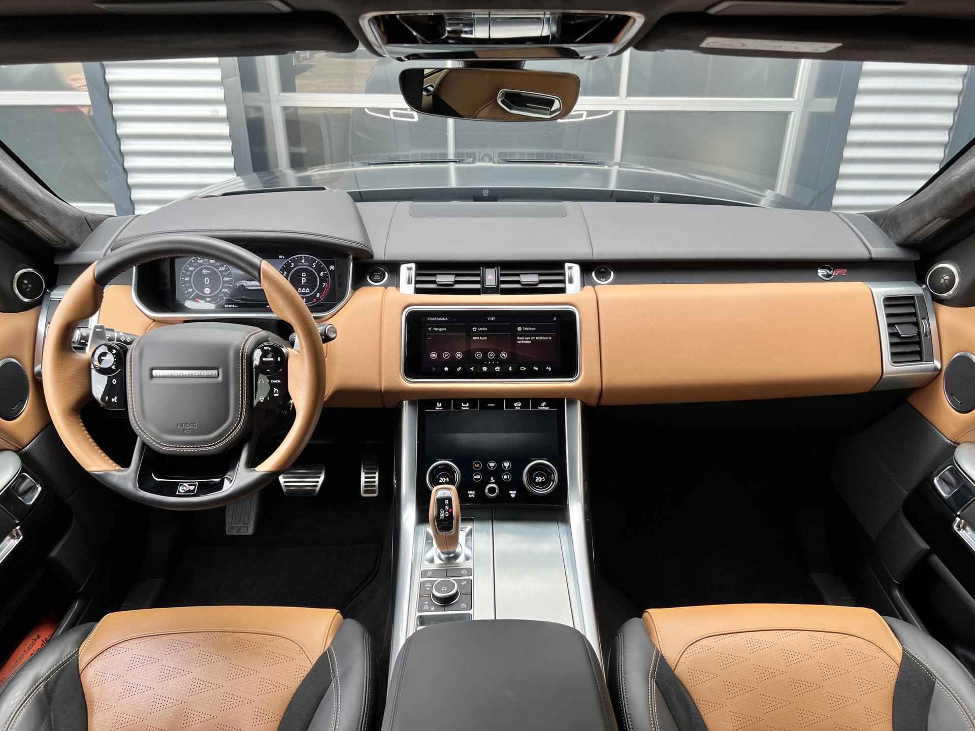 Land Rover Range Rover Sport SVR 575 PK GRIJS KENTEKEN / HUD / 360 Camera / Carbon / Drive Pro Pack / SVO Matt Zwart / Meridian / Stoelventilatie / Luxe Cognac Leder / (MET GARANTIE*) - 14/61