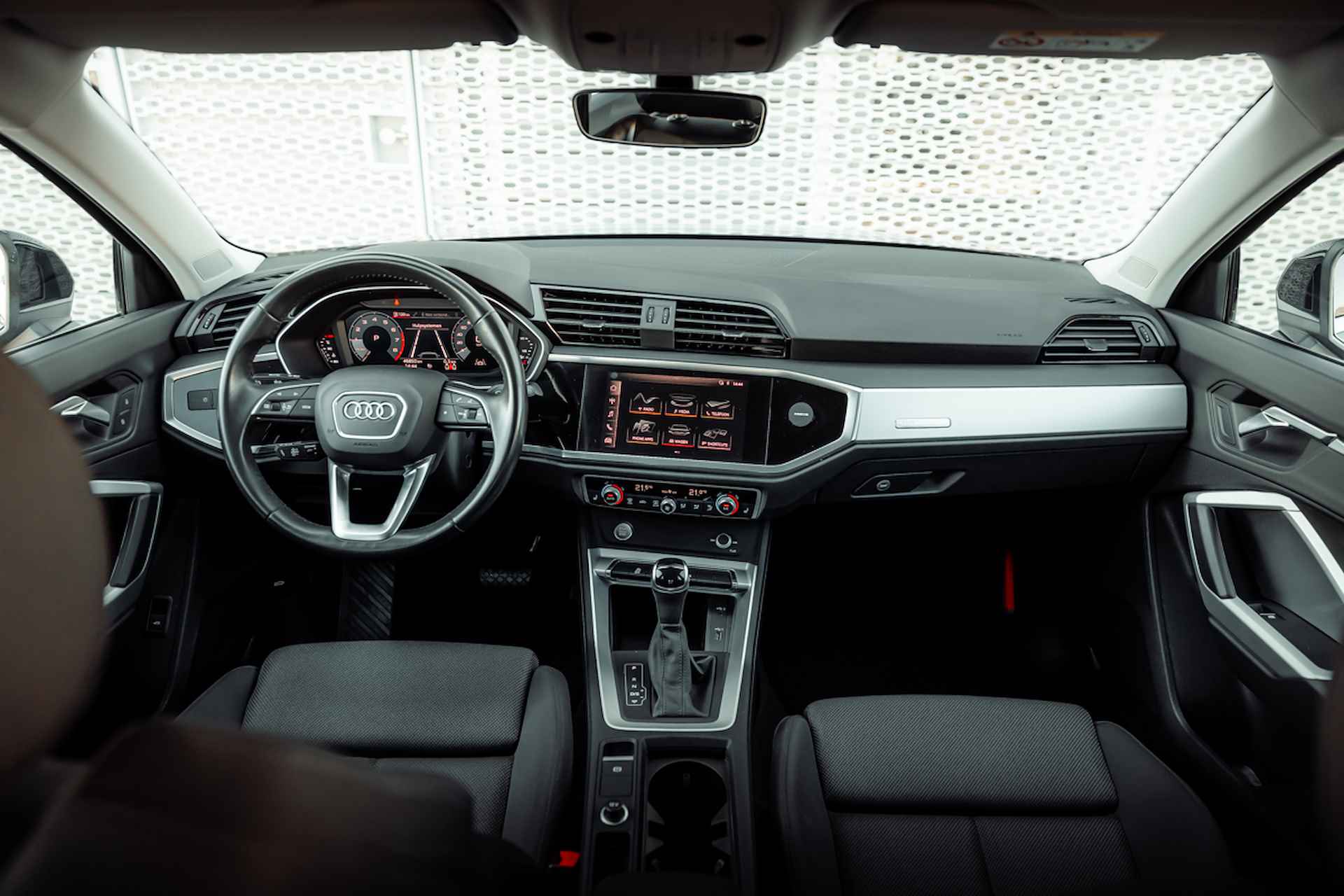 Audi Q3 35 TFSI 150pk s-tronic Advanced | Trekhaak | Apple Carplay | Sportstoelen | Stoelverwarming | Comfortsleutel - 17/29