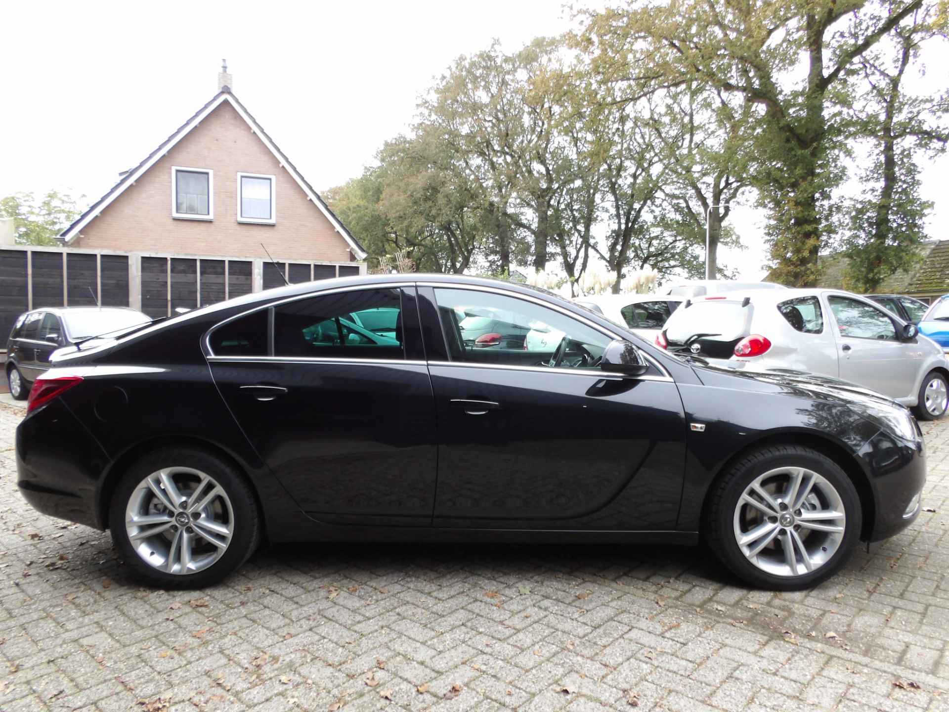 Opel Insignia 1.6 T Cosmo Clima Trekhaak Xenon Airco PDC Cruise Control - 10/30