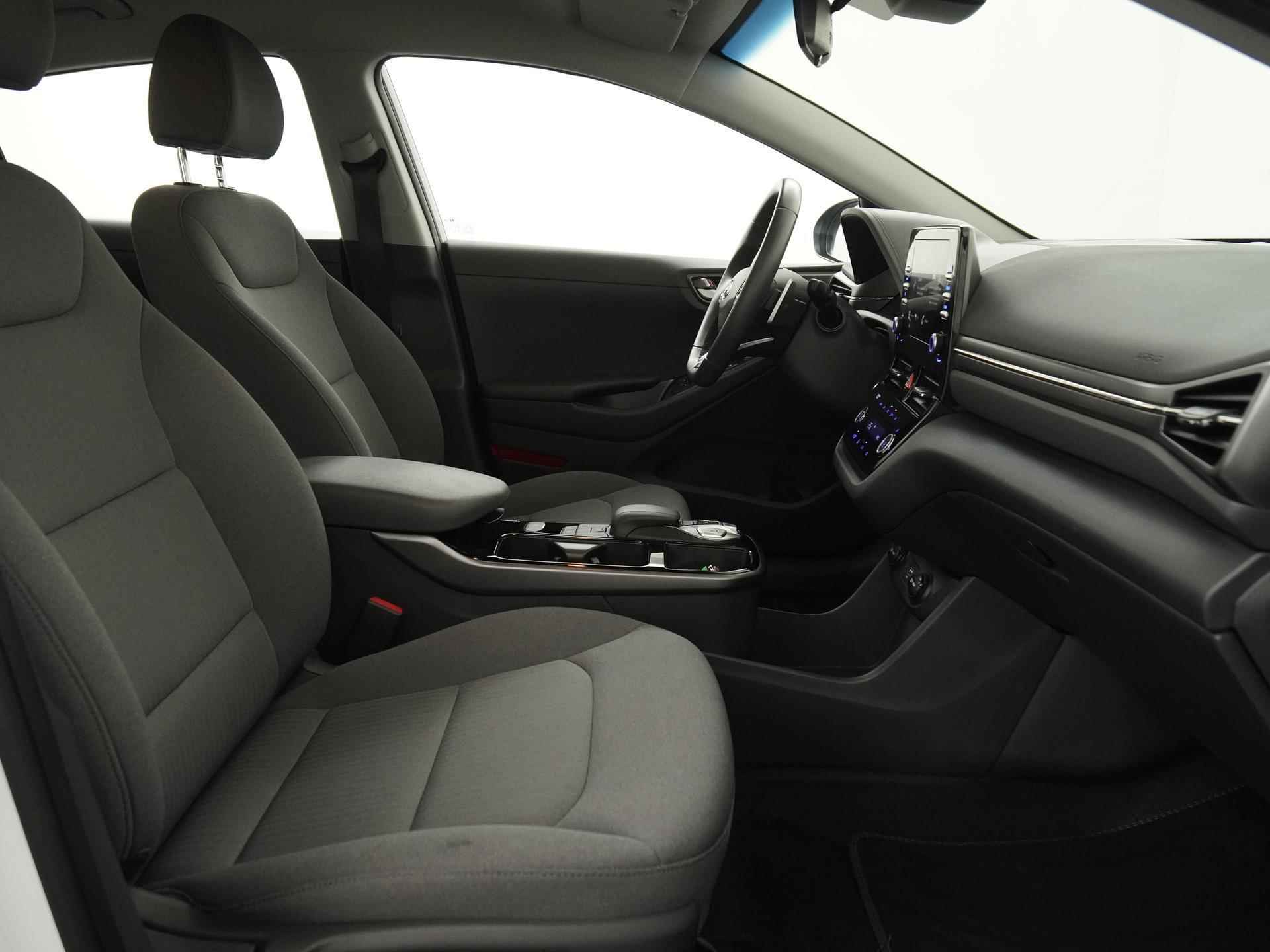 Hyundai IONIQ i-Motion EV 38 kWh | 15945 na subsidie | Camera | Zondag Open! - 4/37