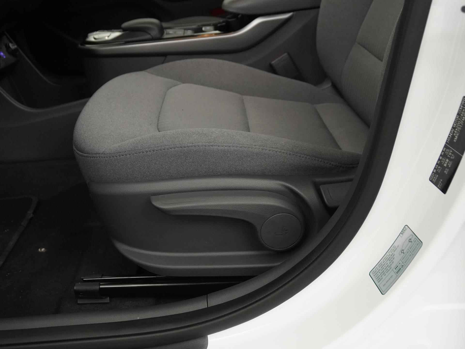 Hyundai IONIQ i-Motion EV 38 kWh | 15945 na subsidie | Camera | Zondag Open! - 27/37