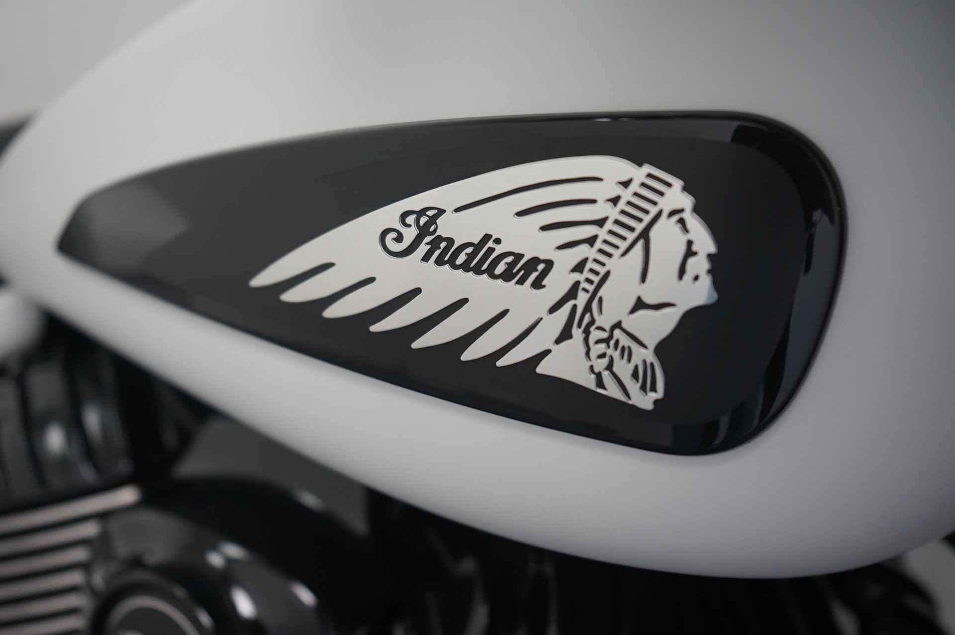 INDIAN MOTORCYCLE CHIEFTAIN DARK HORSE - 11/19