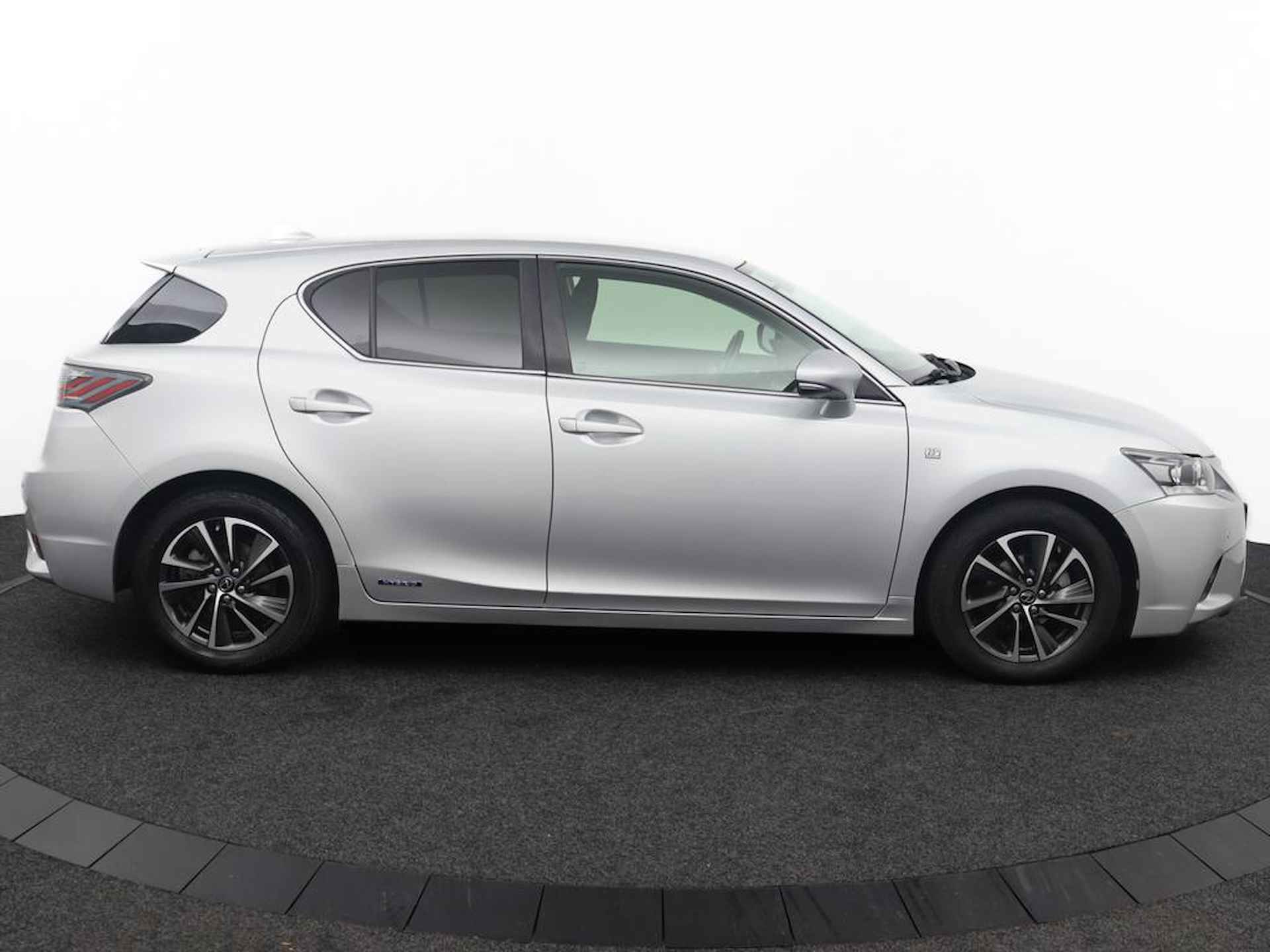 Lexus CT 200h 25th Edition | 16 Inch Lichtmetalen velgen | Parkeersensoren | Stoelverwarming | Dealeronderhouden - 13/47