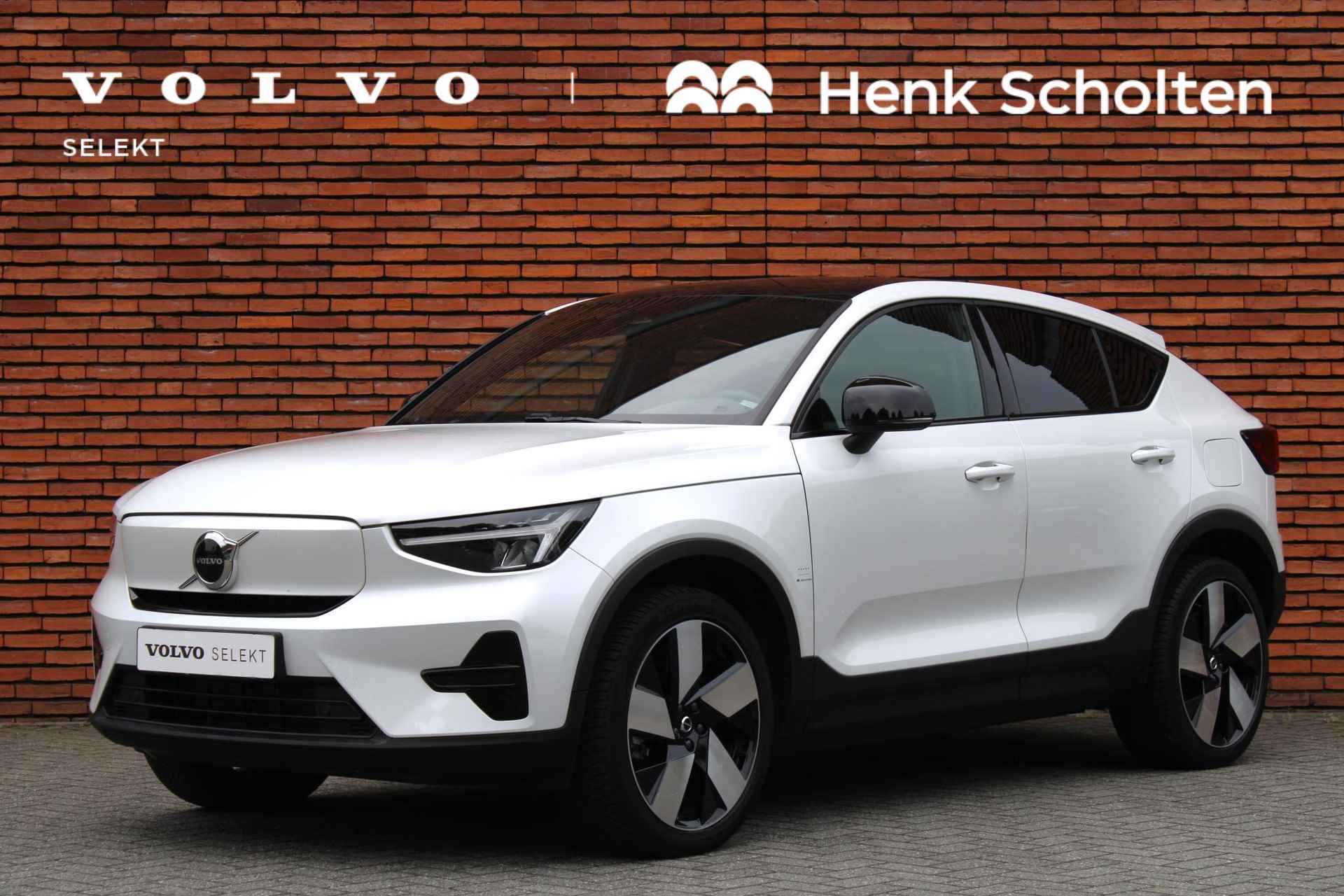 Volvo C40 Single Motor Plus 69 kWh, Verwarmbare Voorstoelen, Getint Glas Achter, Panoramadak, Sportstuur, Navigatiesystem, Apple Carplay/Android Auto, Achteruitrijcamera, Rijstrooksensor Met Correctie, Adaptieve Cruise Control, Dodehoekdetectie Met Correctie, Verwarmbaar Stuurwiel, Electronic Climate Control, Keyless Entry, LED Koplampen - 1/19