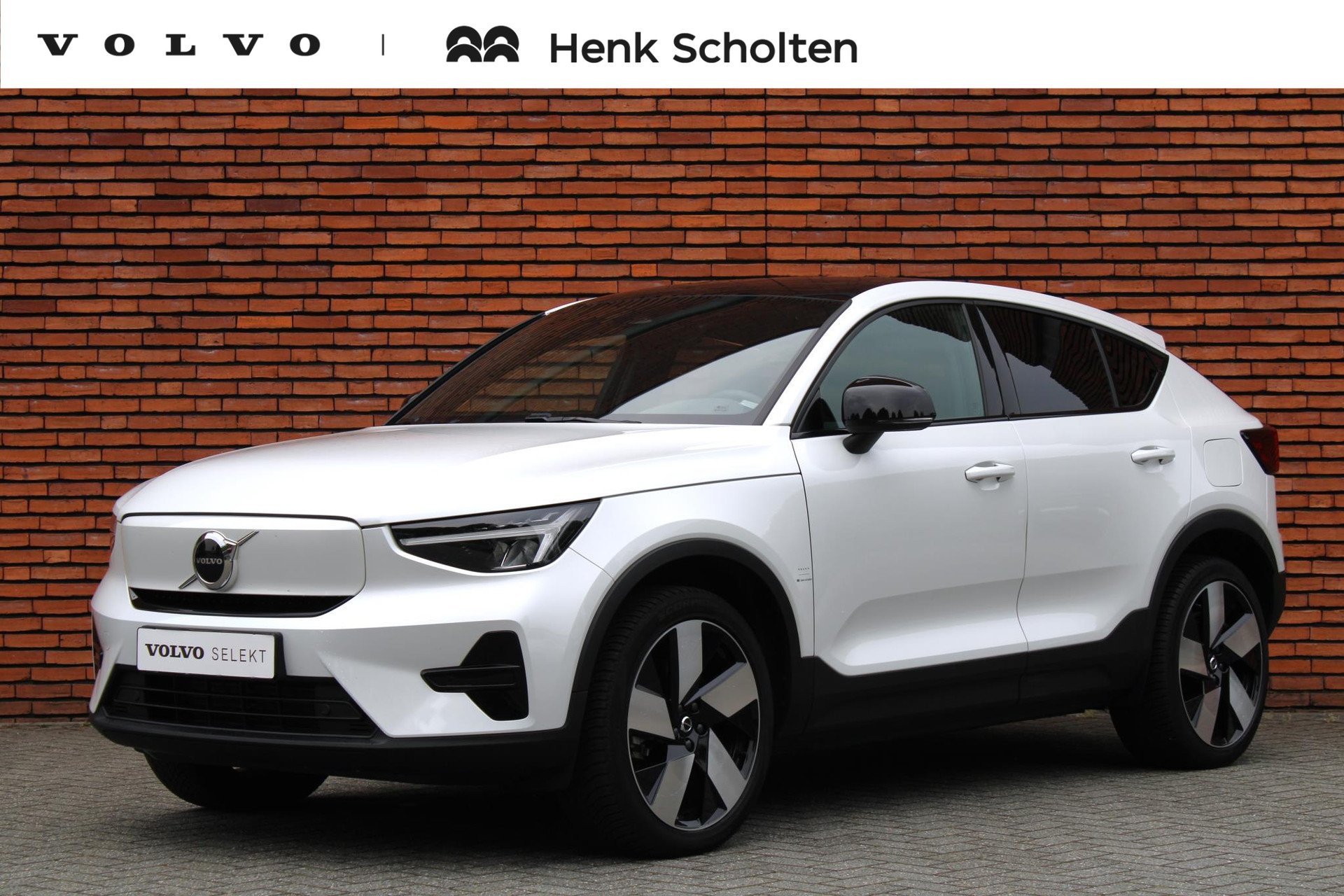 Volvo C40 Single Motor Plus 69 kWh | Verwarmbare Voorstoelen | Getint Glas Achter | Panoramadak | Sportstuur | Navigatiesystem | Apple Carplay/Android Auto | Achteruitrijcamera | Rijstrooksensor Met Correctie | Adaptieve Cruise Control | Dodehoekdetectie Met Correctie | Verwarmbaar Stuurwiel | Electronic Climate Control | Keyless Entry | LED Koplampen