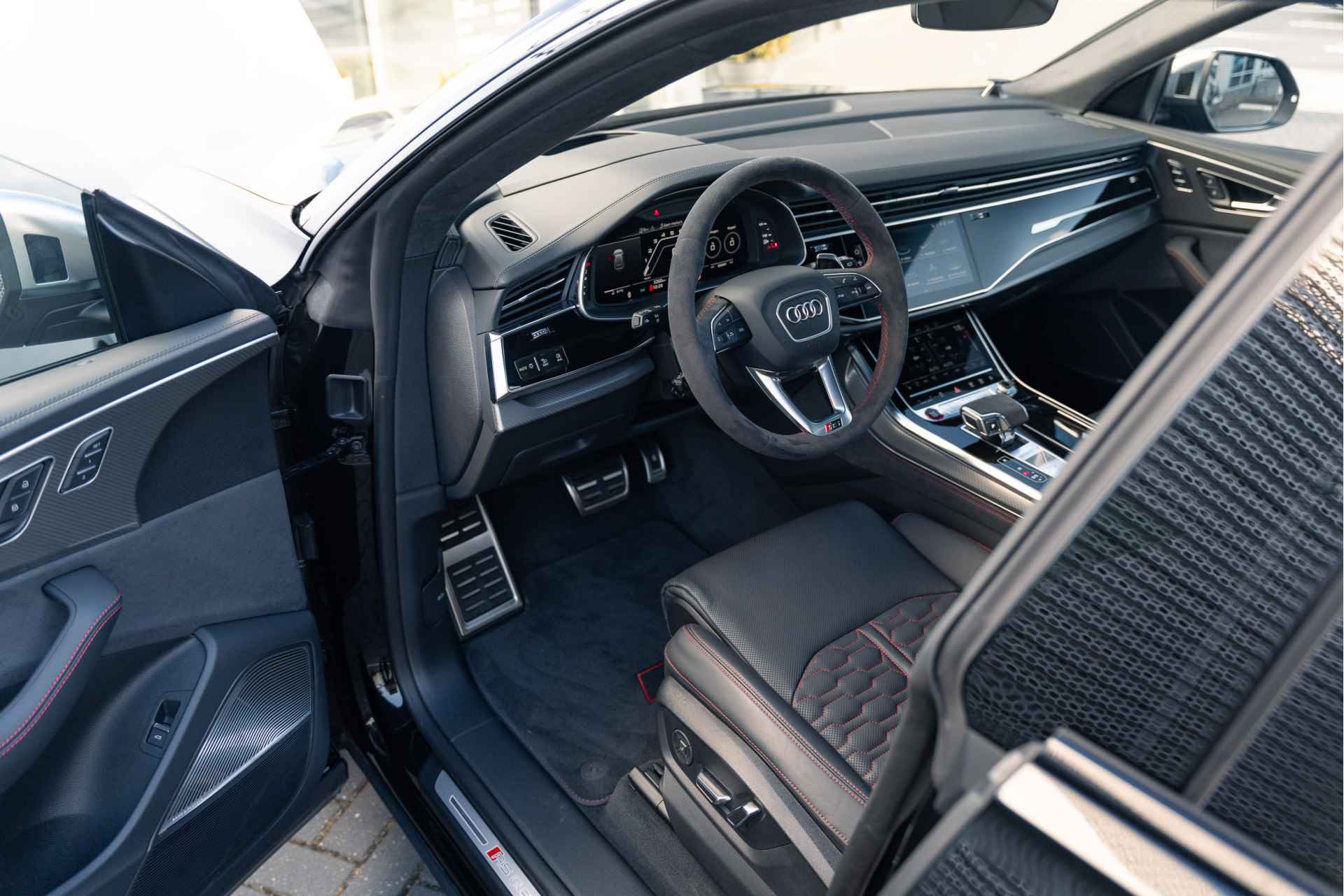 Audi RS Q8 4.0 TFSI RS Q8 quattro | RS dynamicpakket plus | B&O ADVANCED 3D | ASSIS. TOUR & CITY & PARK + | TREKHAAK | ALCAN. HEMEL | COMFO - 38/55