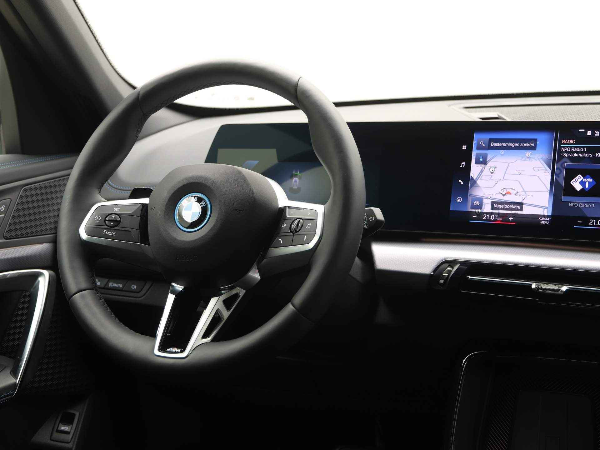 BMW iX1 xDrive30 Premium M-Sport - 3/24