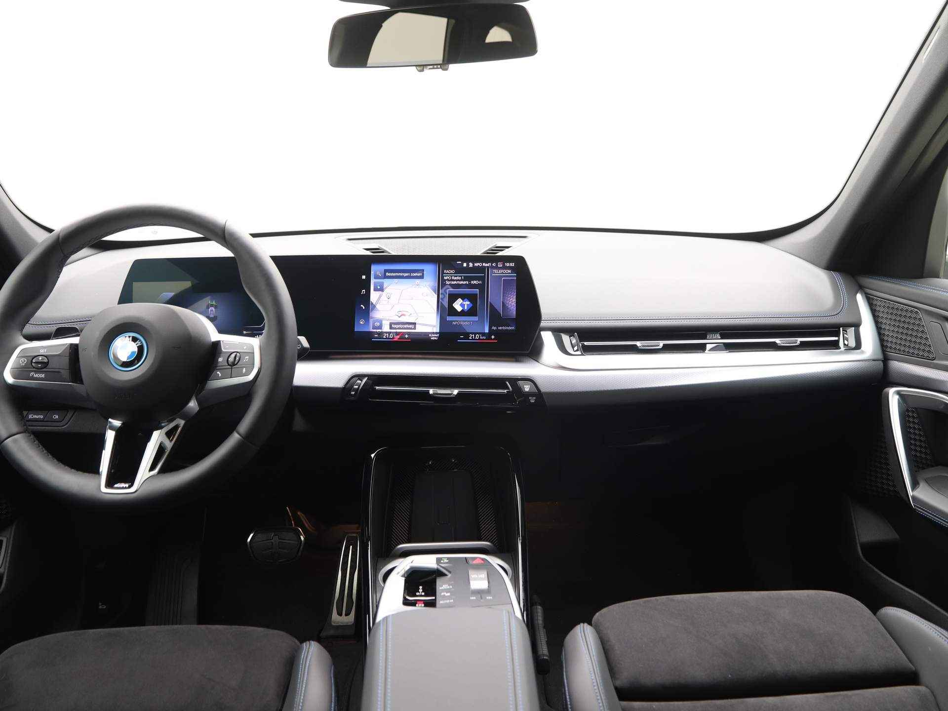 BMW iX1 xDrive30 Premium M-Sport - 14/24