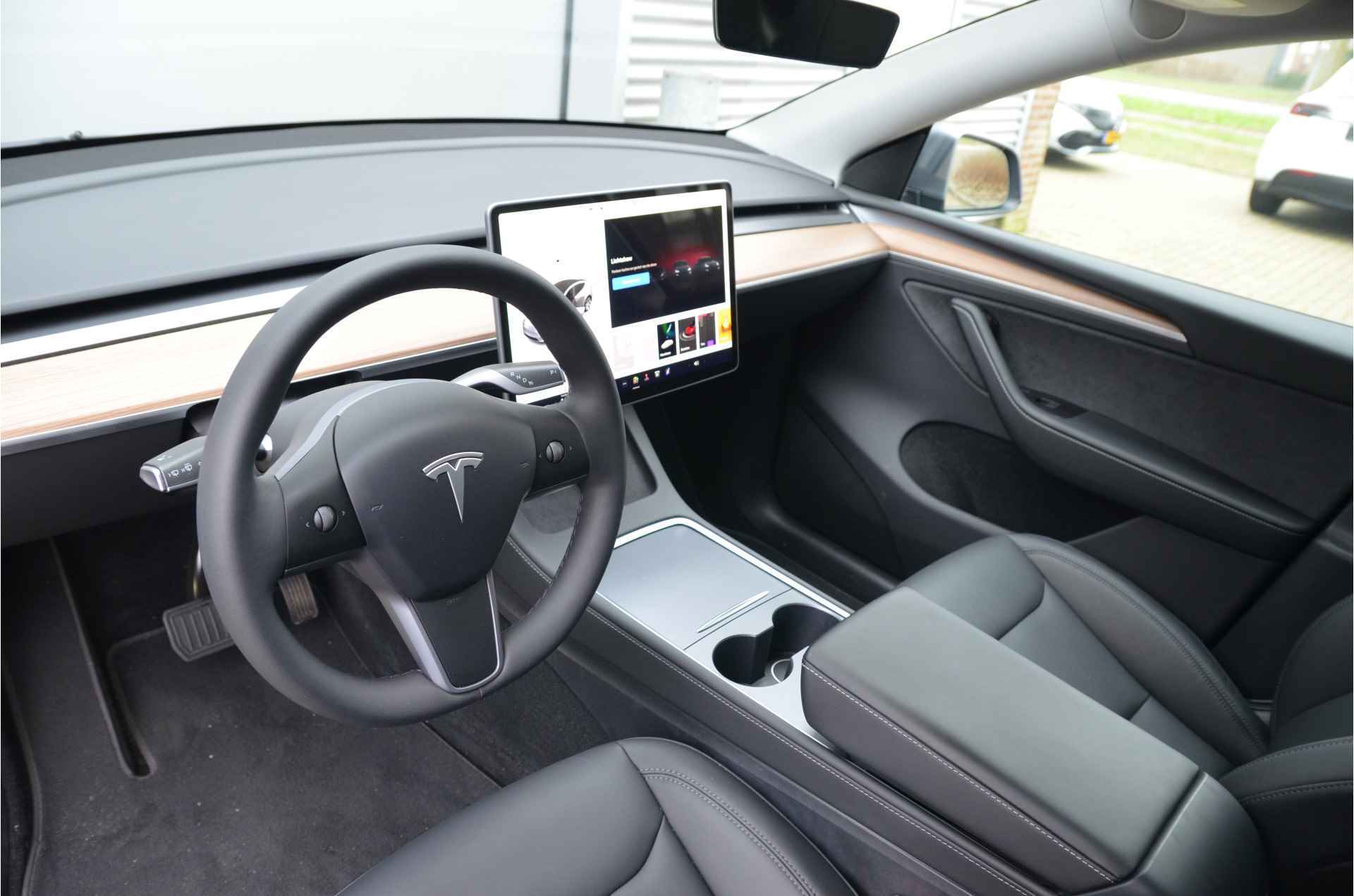 Tesla Model Y Long Range AWD 75 kWh AutoPilot - 10/35