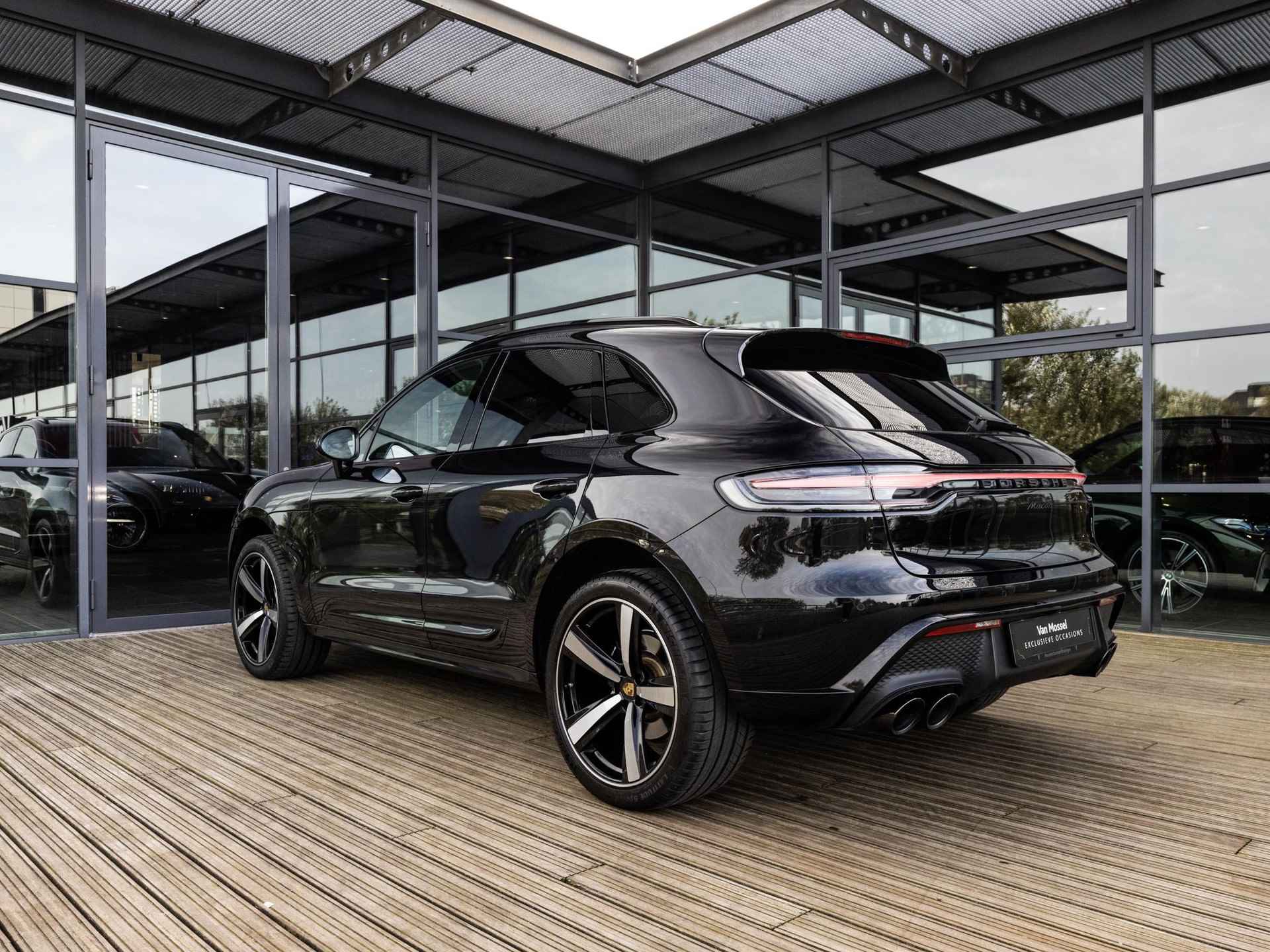 Porsche Macan 2.0 | SPORTDESIGN | SPORTCHRONO | PANORAMA/SCHUIF-KANTELDAK | SPORTEINDPIJPEN ZWART | 21 INCH EXCLUSIVE DESIGN | PDLS + | KEYLESS | 14-WEG STOELEN | ADAPTIVE CRUISE CONTROL | NL AUTO | TREKHAAK | - 9/57