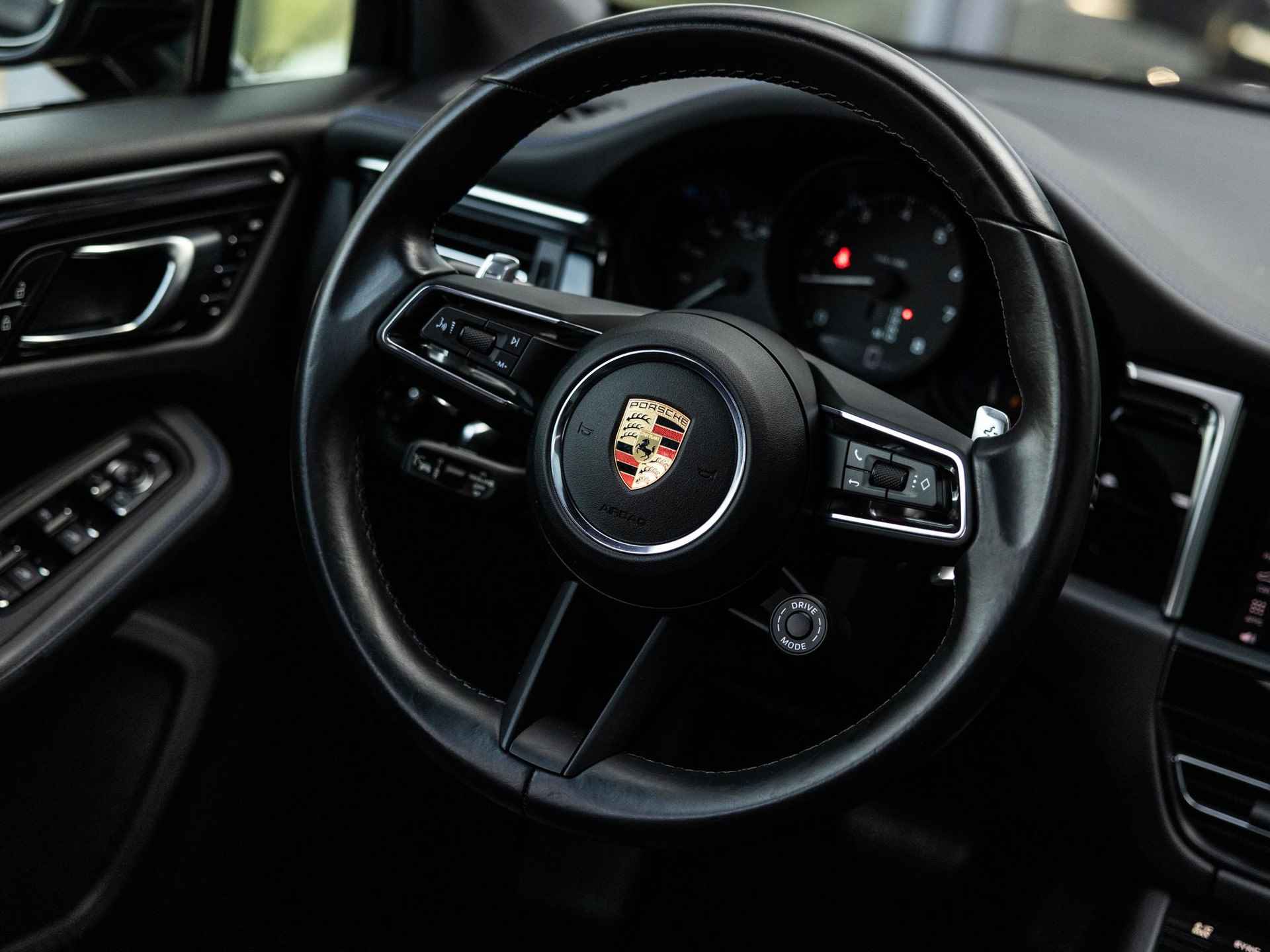 Porsche Macan 2.0 | SPORTDESIGN | SPORTCHRONO | PANORAMA/SCHUIF-KANTELDAK | SPORTEINDPIJPEN ZWART | 21 INCH EXCLUSIVE DESIGN | PDLS + | KEYLESS | 14-WEG STOELEN | ADAPTIVE CRUISE CONTROL | NL AUTO | TREKHAAK | - 28/57