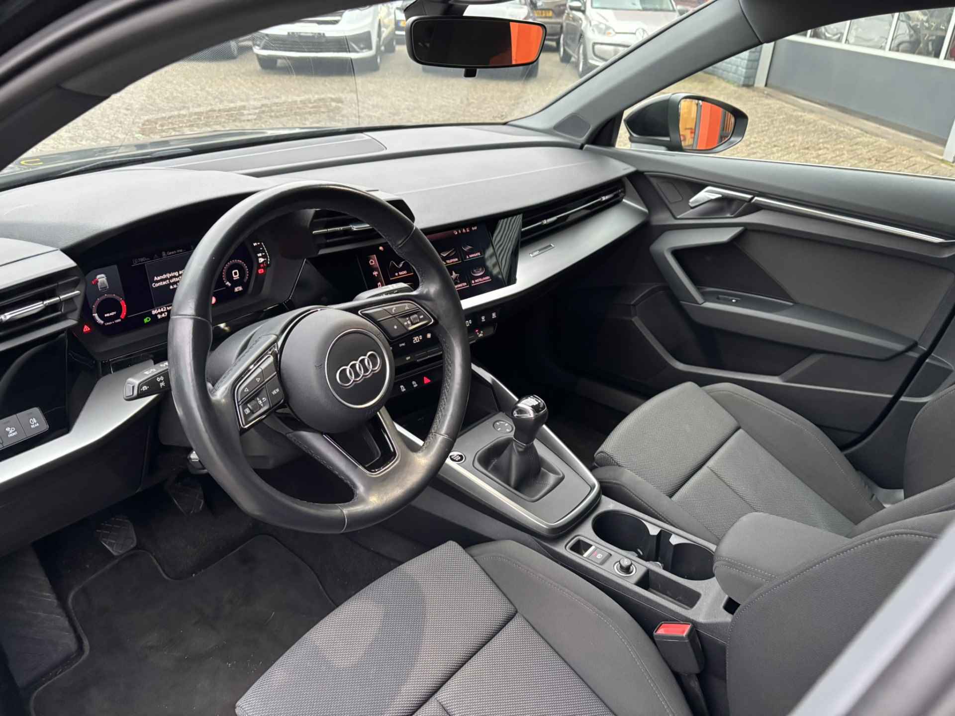 Audi A3 Sportback 30 TFSI Business edition / Navi / Digitale Cockpit / Afneembare Trekhaak / Apple Carplay/Android Auto / - 5/38