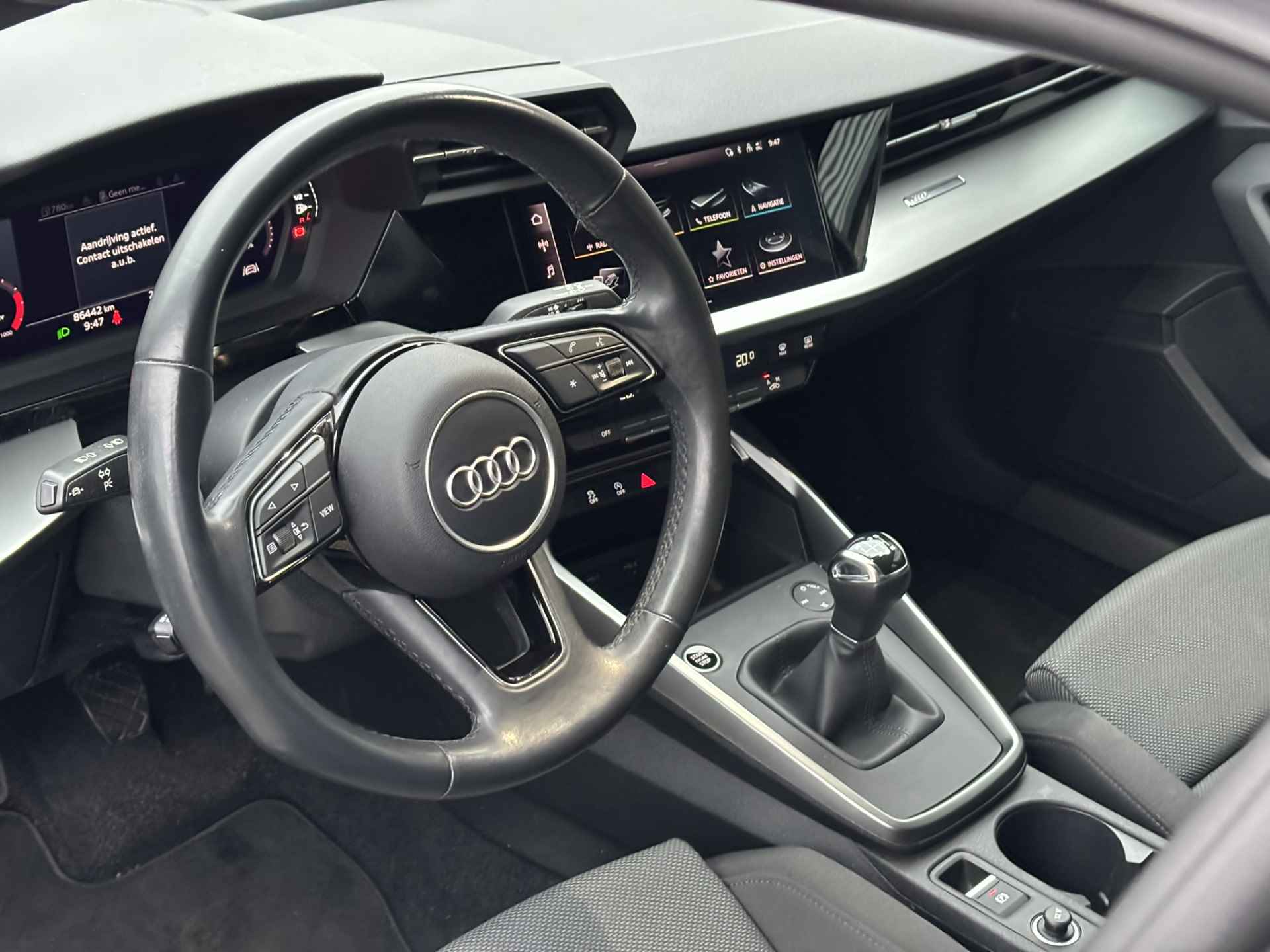 Audi A3 Sportback 30 TFSI Business edition / Navi / Digitale Cockpit / Afneembare Trekhaak / Apple Carplay/Android Auto / - 6/38