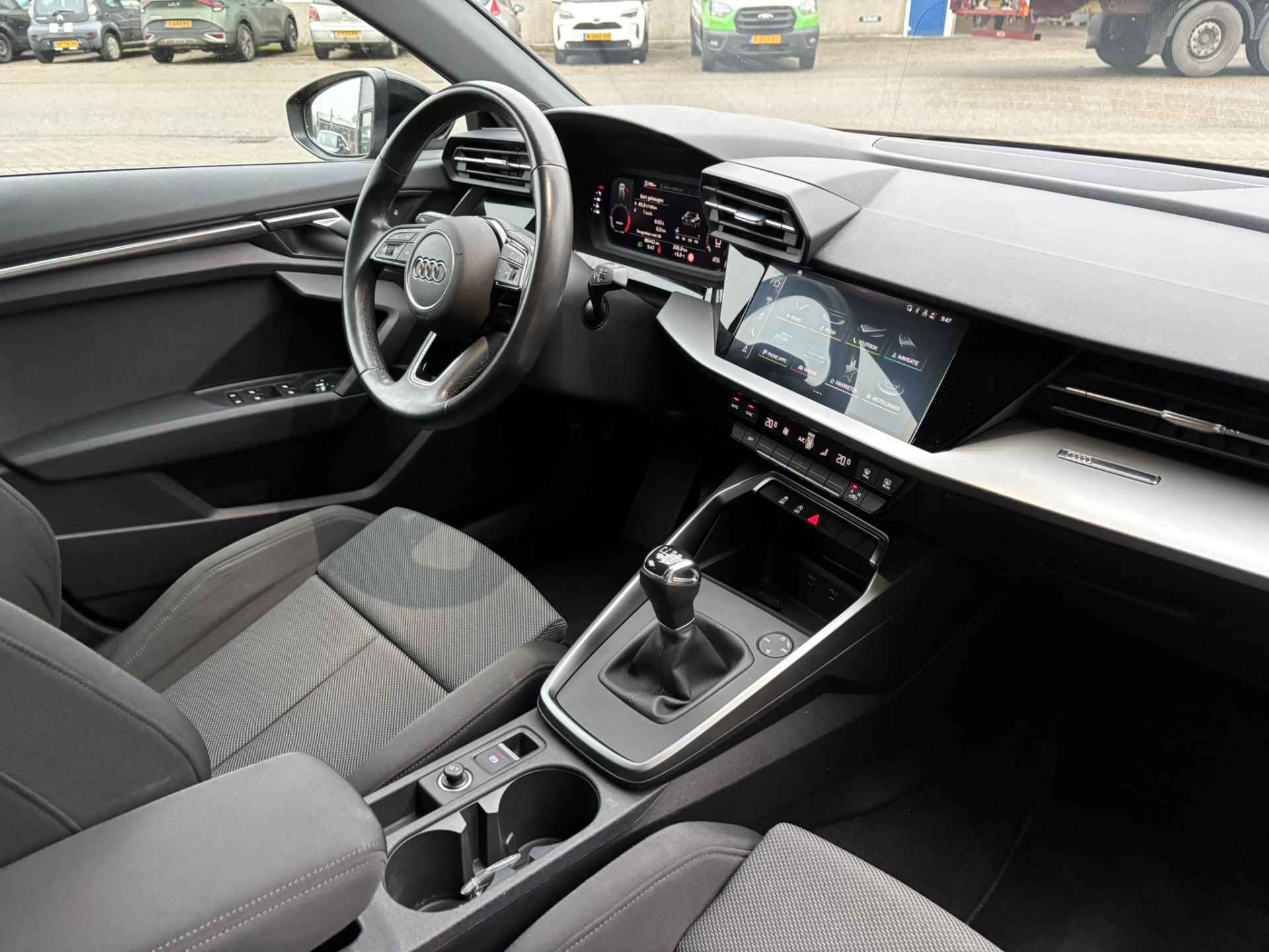 Audi A3 Sportback 30 TFSI Business edition / Navi / Digitale Cockpit / Afneembare Trekhaak / Apple Carplay/Android Auto / - 8/38