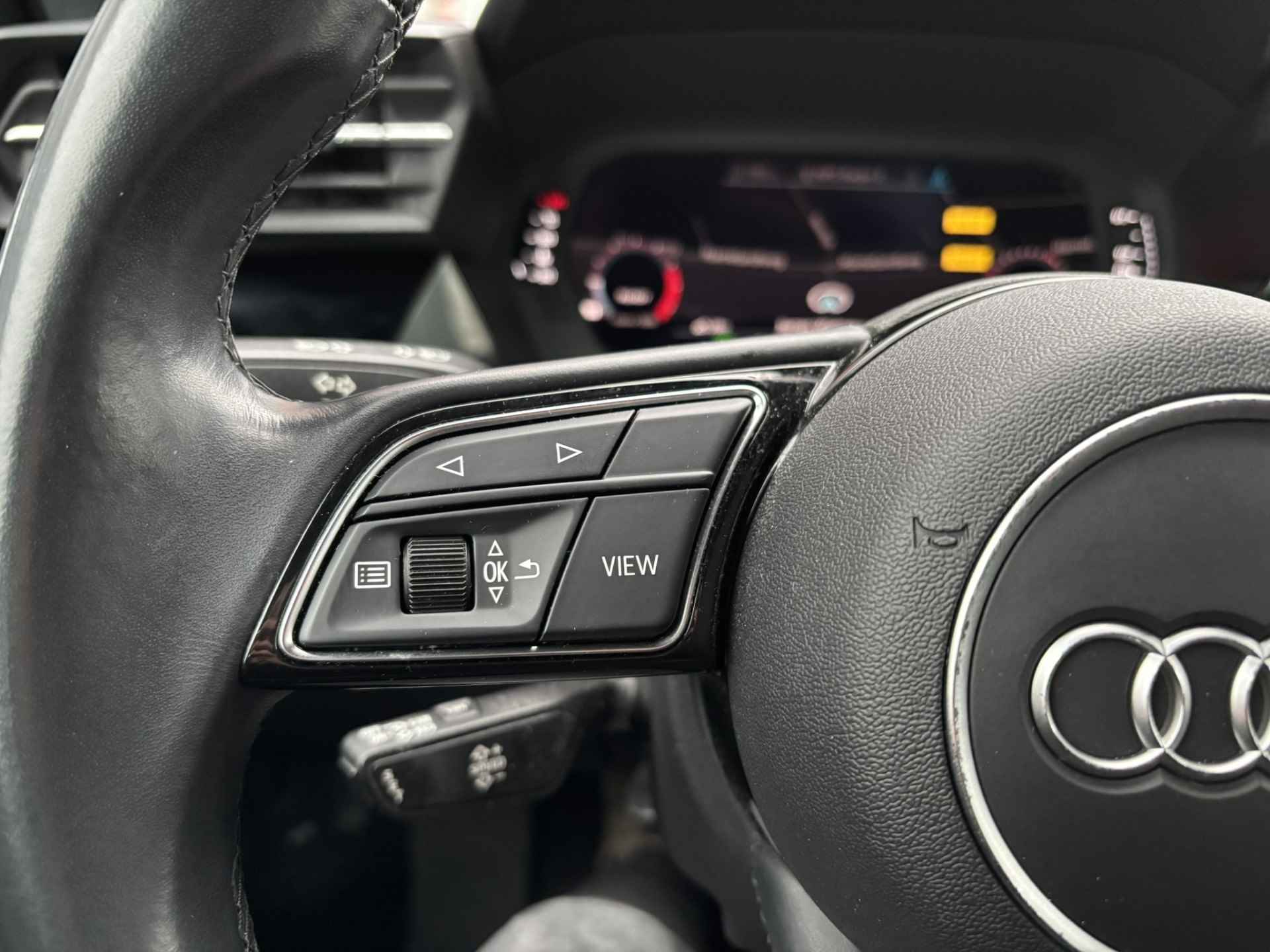 Audi A3 Sportback 30 TFSI Business edition / Navi / Digitale Cockpit / Afneembare Trekhaak / Apple Carplay/Android Auto / - 19/38