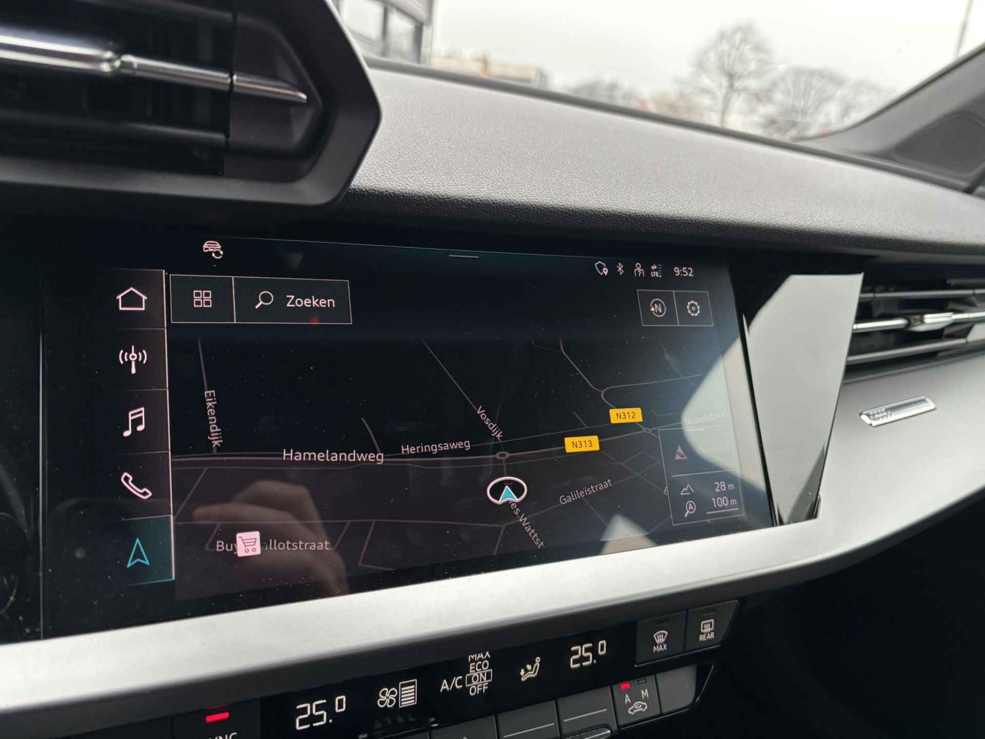 Audi A3 Sportback 30 TFSI Business edition / Navi / Digitale Cockpit / Afneembare Trekhaak / Apple Carplay/Android Auto / - 28/38