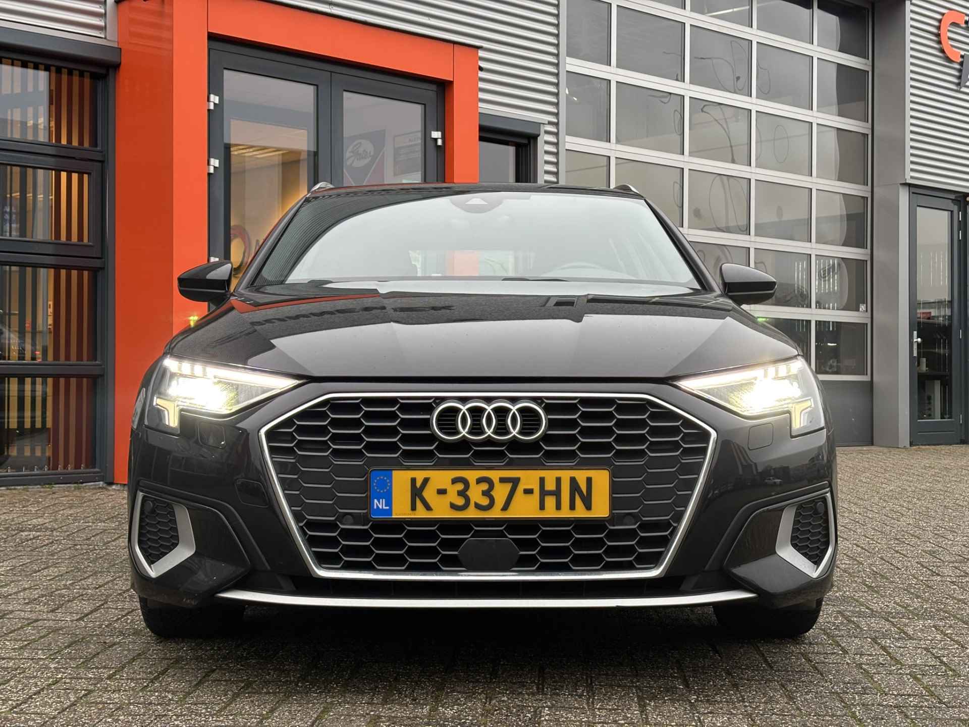 Audi A3 Sportback 30 TFSI Business edition / Navi / Digitale Cockpit / Afneembare Trekhaak / Apple Carplay/Android Auto / - 36/38