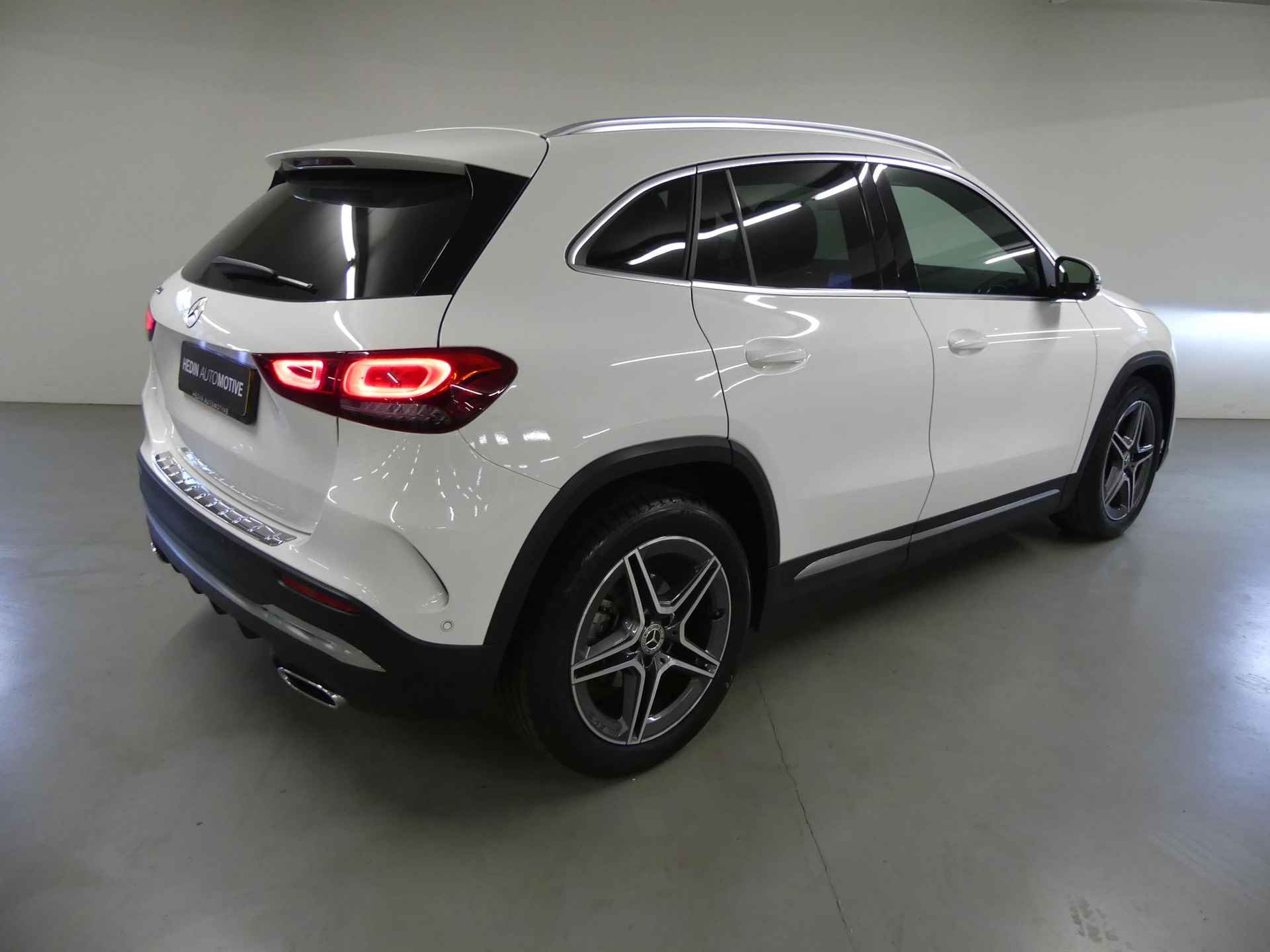 Mercedes-Benz GLA-klasse 200 Business Solution AMG | Automaat | Climate Control | Navigatie | Camera | LED | AMG Styling | AMG Line | Tempomat - 9/35