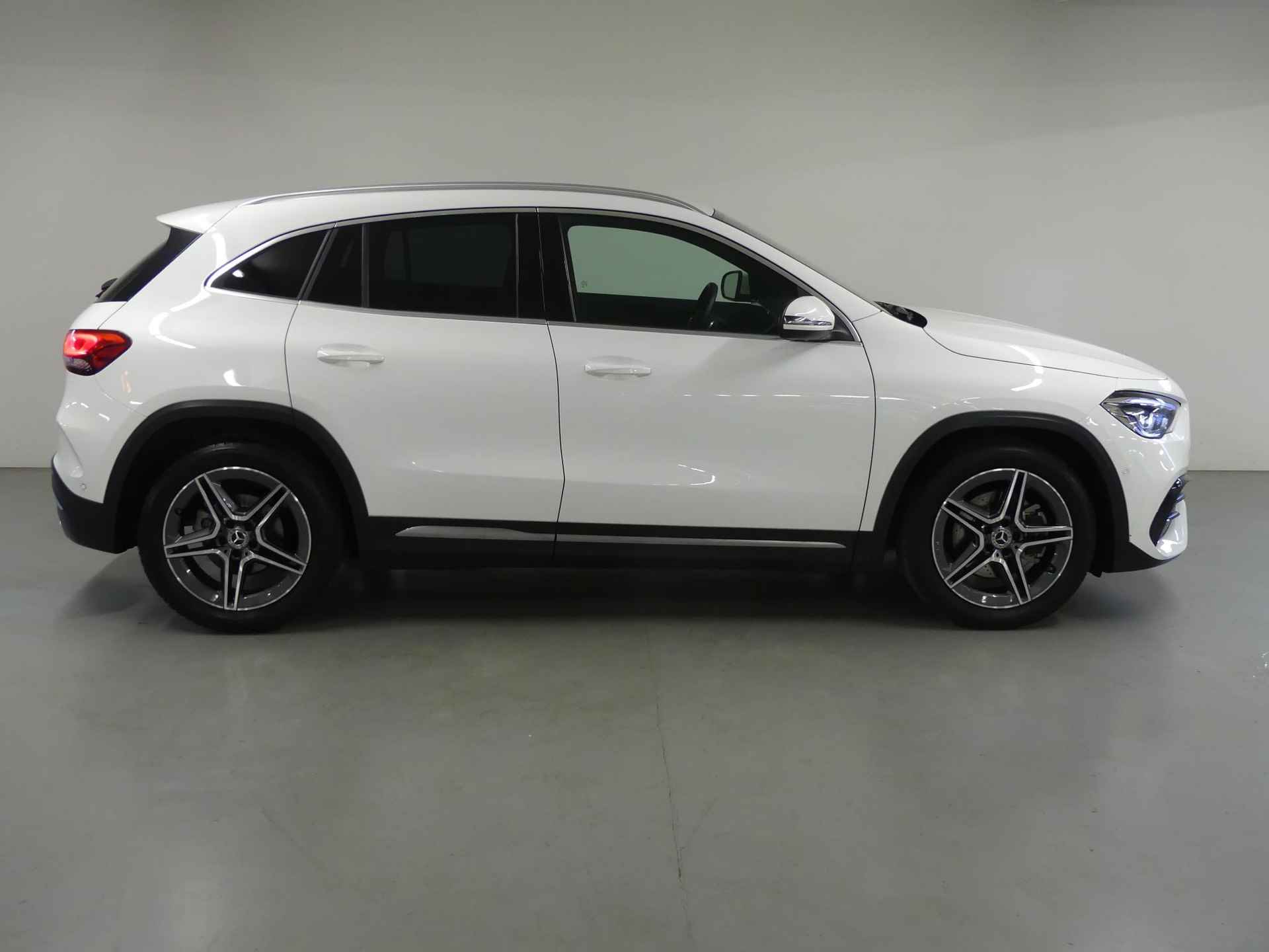 Mercedes-Benz GLA-klasse 200 Business Solution AMG | Automaat | Climate Control | Navigatie | Camera | LED | AMG Styling | AMG Line | Tempomat - 6/35