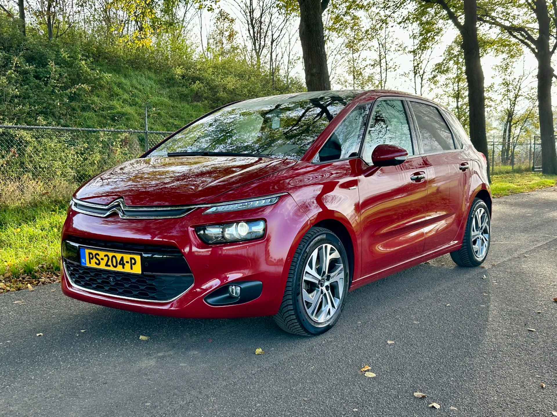 Citroën C4 Picasso 1.6 e-THP Exclusive | Trekhaak | 38.000 km | Xenon | Stoelverwarming | 360 camera | Panoramadak | Massage - 3/32