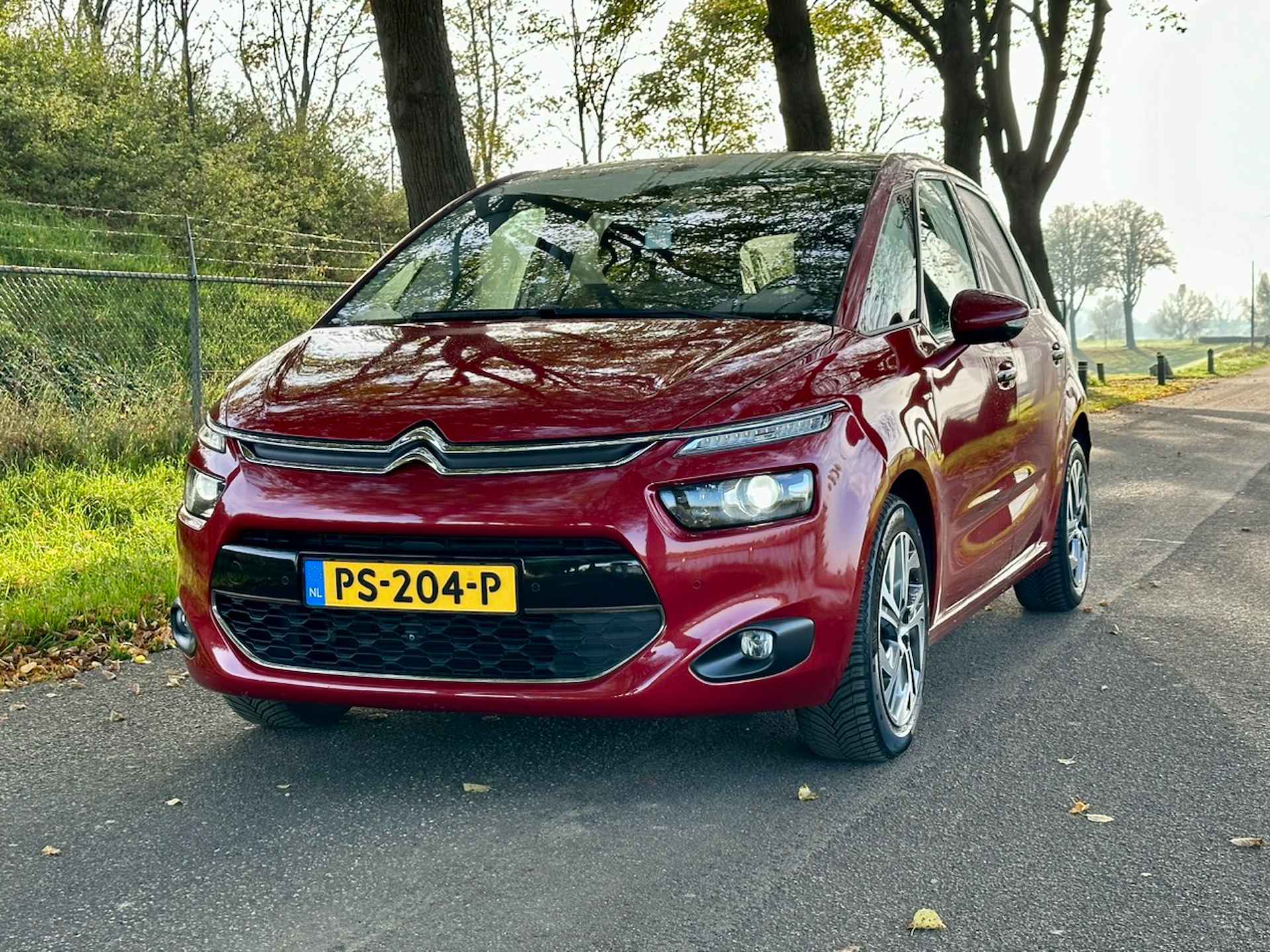 Citroën C4 Picasso 1.6 e-THP Exclusive | Trekhaak | 38.000 km | Xenon | Stoelverwarming | 360 camera | Panoramadak | Massage - 4/32