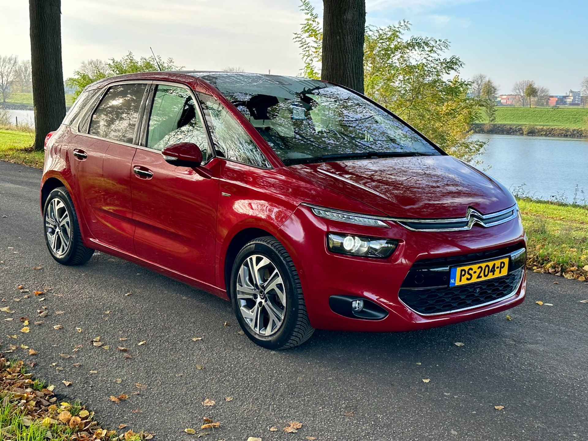 Citroën C4 Picasso 1.6 e-THP Exclusive | Trekhaak | 38.000 km | Xenon | Stoelverwarming | 360 camera | Panoramadak | Massage - 6/32