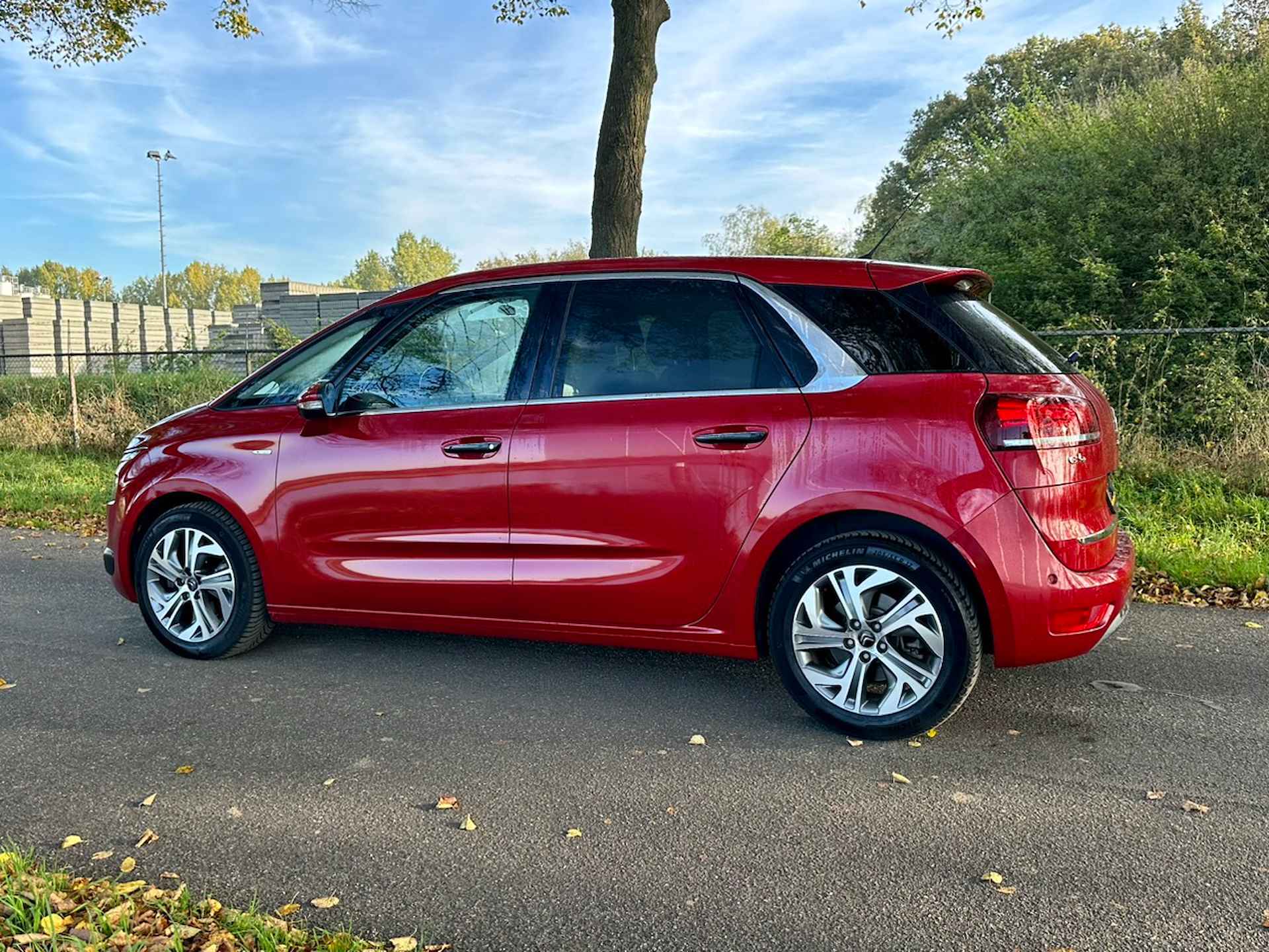 Citroën C4 Picasso 1.6 e-THP Exclusive | Trekhaak | 38.000 km | Xenon | Stoelverwarming | 360 camera | Panoramadak | Massage - 11/32