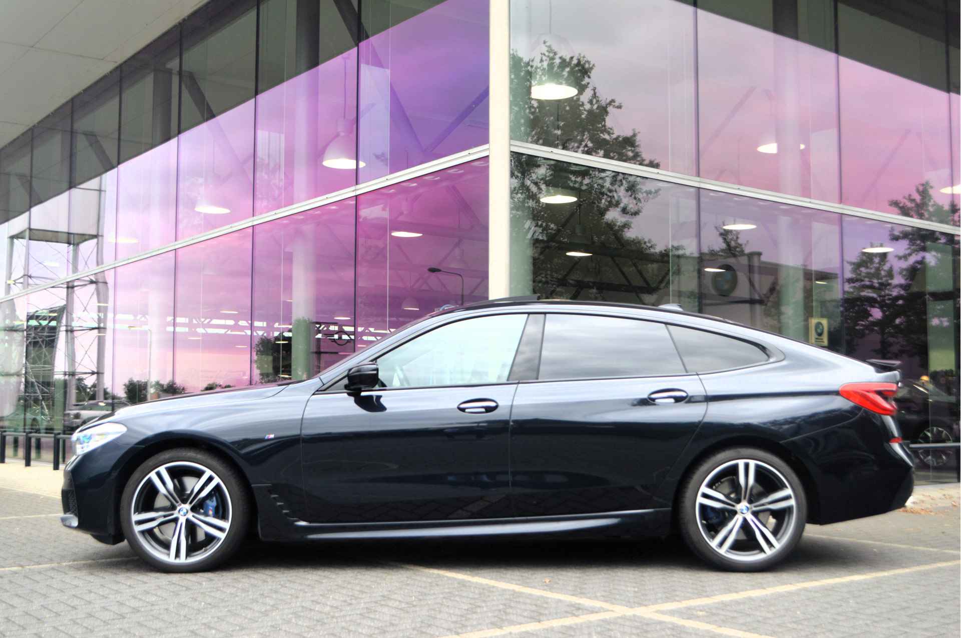 BMW 6 Serie Gran Turismo 640i High Executive M Sport Automaat / Panoramadak / Adaptieve LED / Head-Up / Parking Assistant / Stoelverwarming / Navigatie Professional / Verwarmd stuurwiel - 4/34