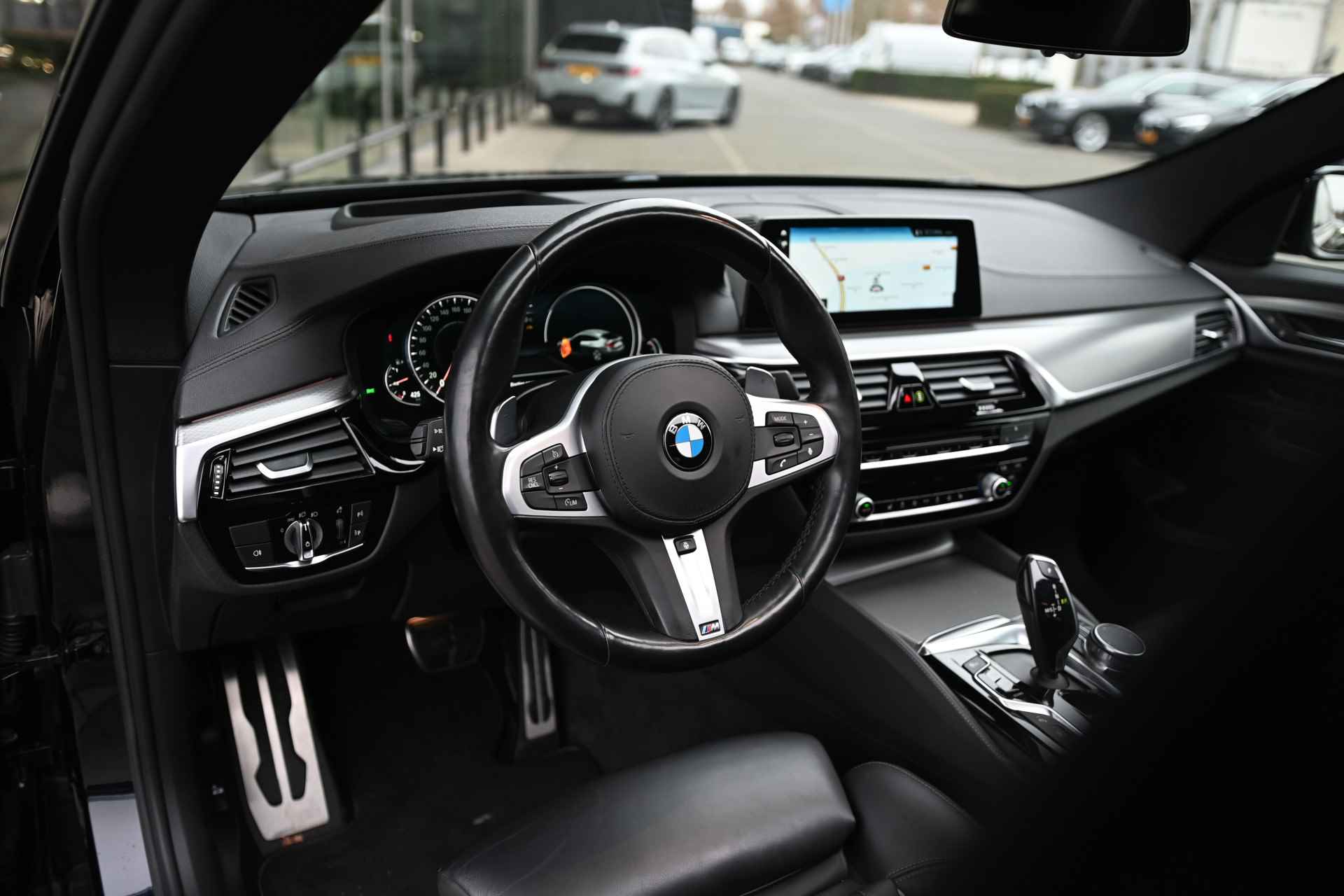 BMW 6 Serie Gran Turismo 640i High Executive M Sport Automaat / Panoramadak / Adaptieve LED / Head-Up / Parking Assistant / Stoelverwarming / Navigatie Professional / Verwarmd stuurwiel - 25/37