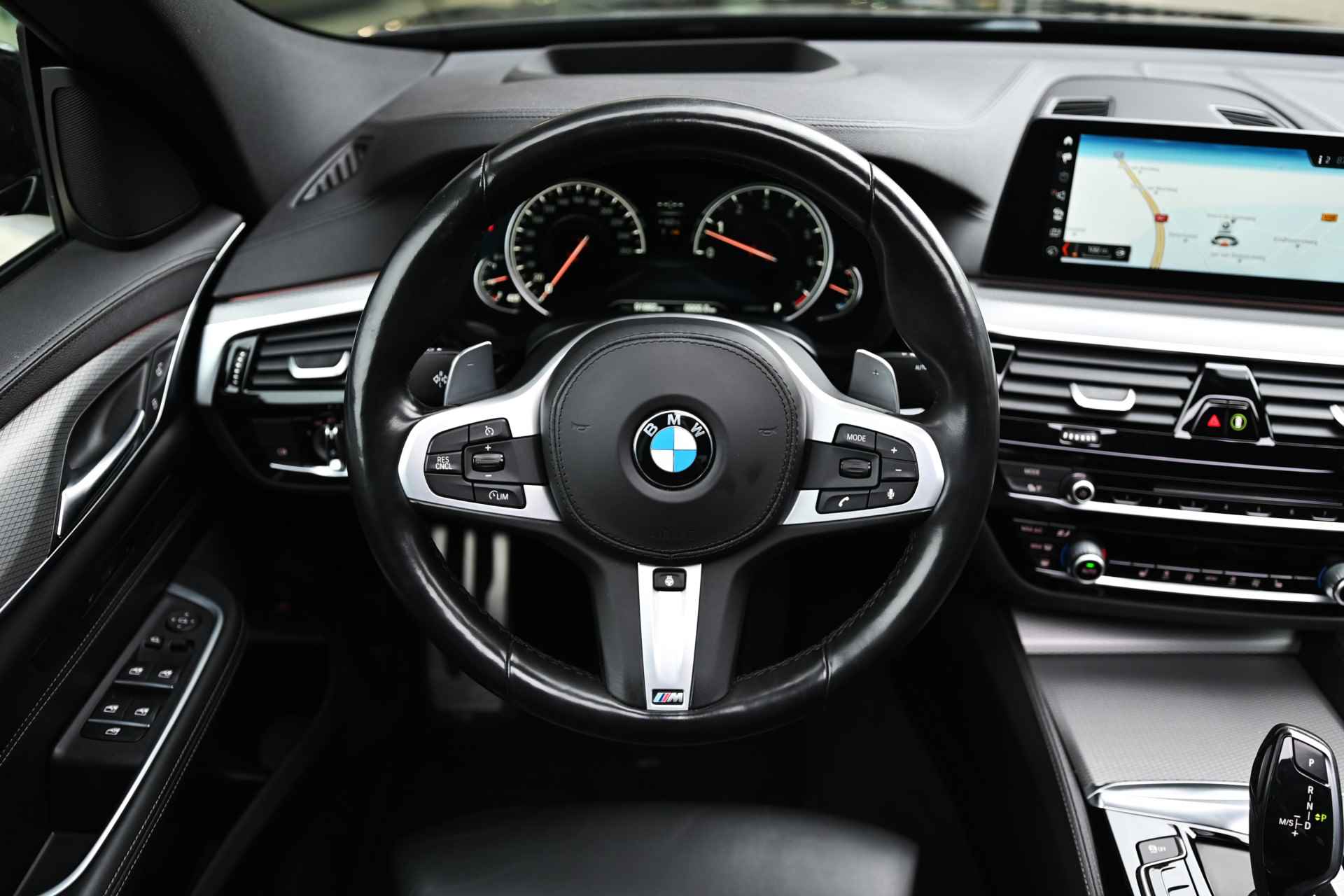 BMW 6 Serie Gran Turismo 640i High Executive M Sport Automaat / Panoramadak / Adaptieve LED / Head-Up / Parking Assistant / Stoelverwarming / Navigatie Professional / Verwarmd stuurwiel - 32/37