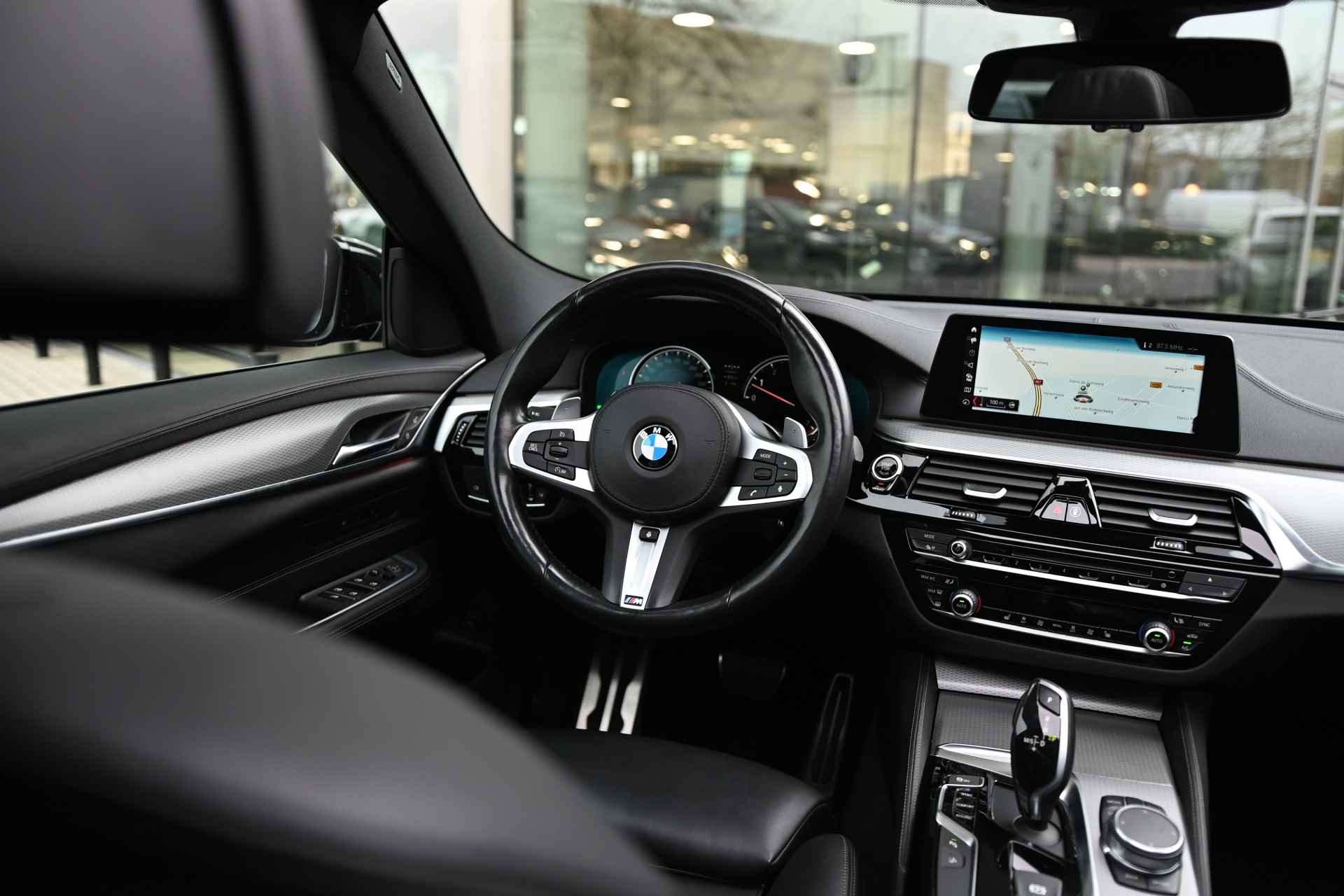 BMW 6 Serie Gran Turismo 640i High Executive M Sport Automaat / Panoramadak / Adaptieve LED / Head-Up / Parking Assistant / Stoelverwarming / Navigatie Professional / Verwarmd stuurwiel - 33/37