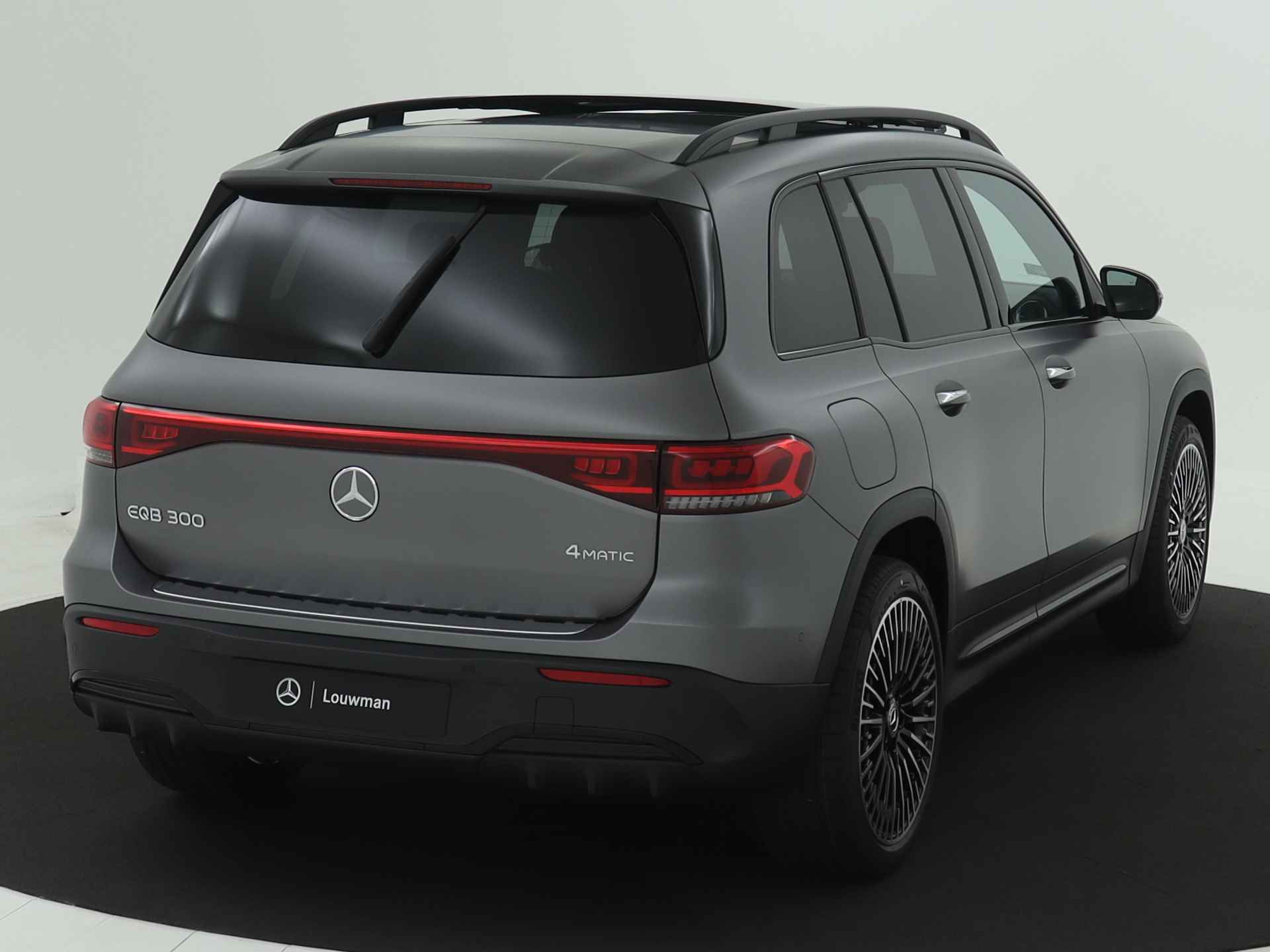 Mercedes-Benz EQB 300 4MATIC AMG Line 7p. 67 kWh | Panoramaschuifdak | Nightpakket | Premium pakket | Sfeerverlichting | | KEYLESS-GO comfort pakket | Stoelverwarming vooraan | MBUX augmented reality voor navigatie | beschikbaar 08/2024 - 14/40