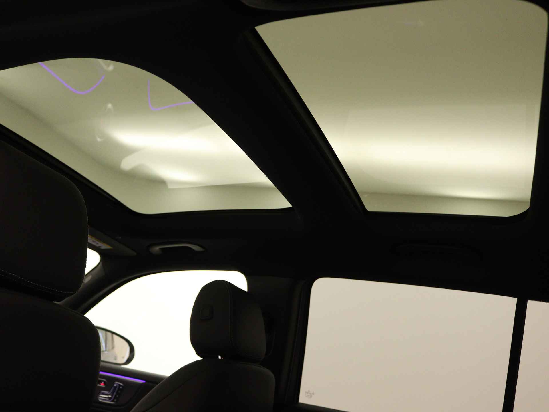 Mercedes-Benz EQB 300 4MATIC AMG Line 7p. 67 kWh | Panoramaschuifdak | Nightpakket | Premium pakket | Sfeerverlichting | | KEYLESS-GO comfort pakket | Stoelverwarming vooraan | MBUX augmented reality voor navigatie | beschikbaar 08/2024 - 16/40