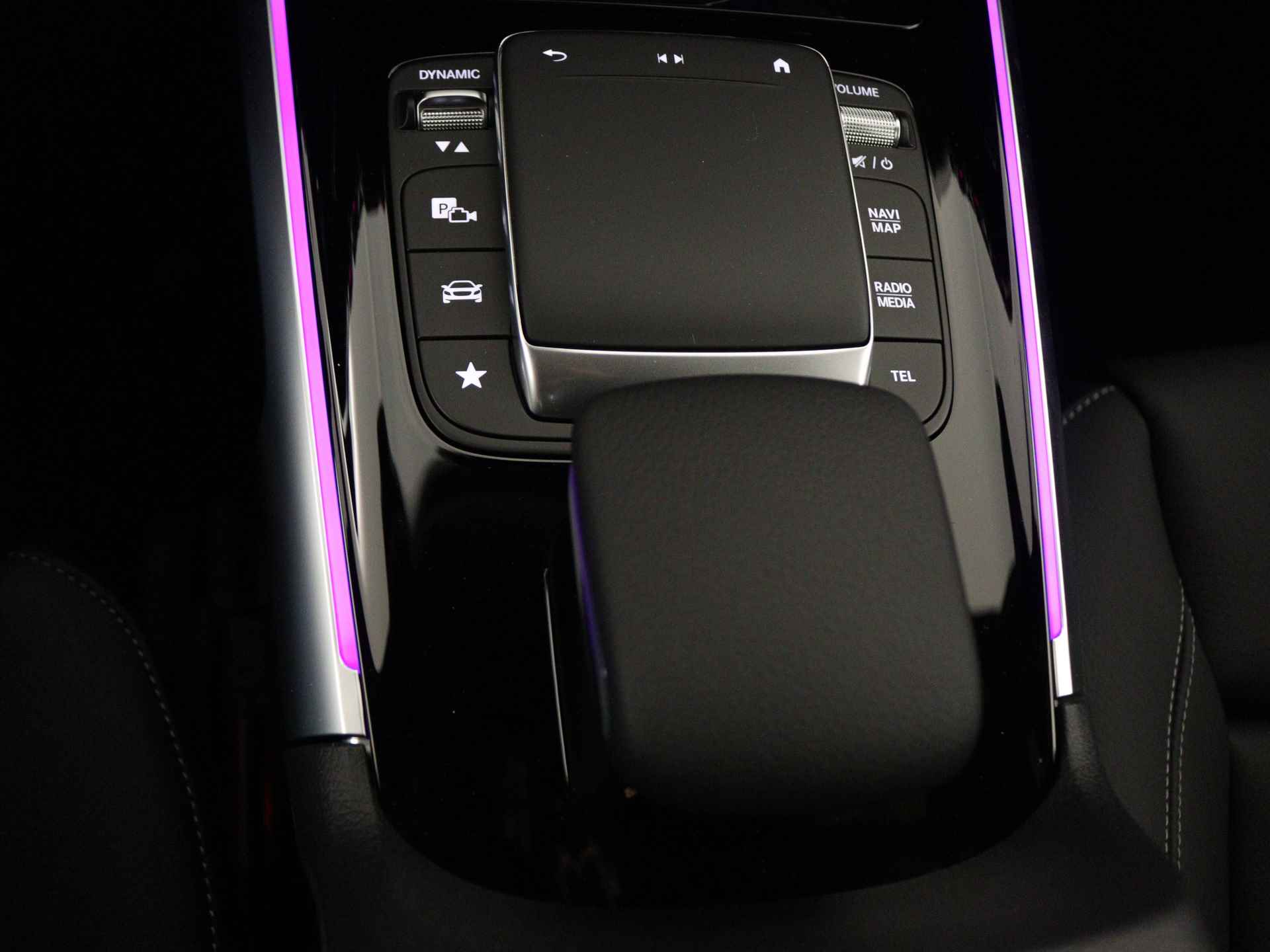 Mercedes-Benz EQB 300 4MATIC AMG Line 7p. 67 kWh | Panoramaschuifdak | Nightpakket | Premium pakket | Sfeerverlichting | | KEYLESS-GO comfort pakket | Stoelverwarming vooraan | MBUX augmented reality voor navigatie | beschikbaar 08/2024 - 30/40