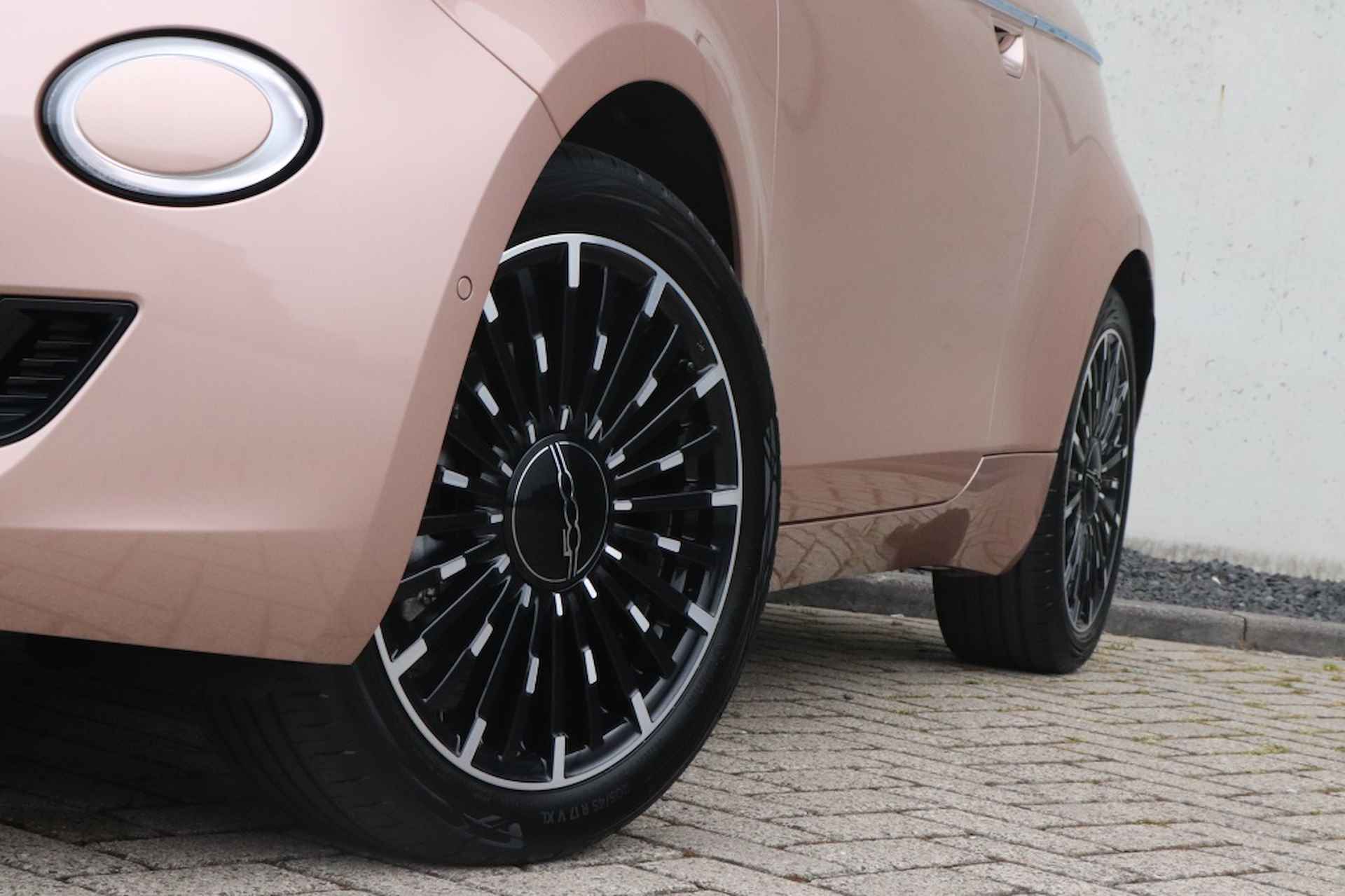 Fiat 500 3+1 La Prima 42 kWh | Pack Winter | Navi | 17" - 4/26