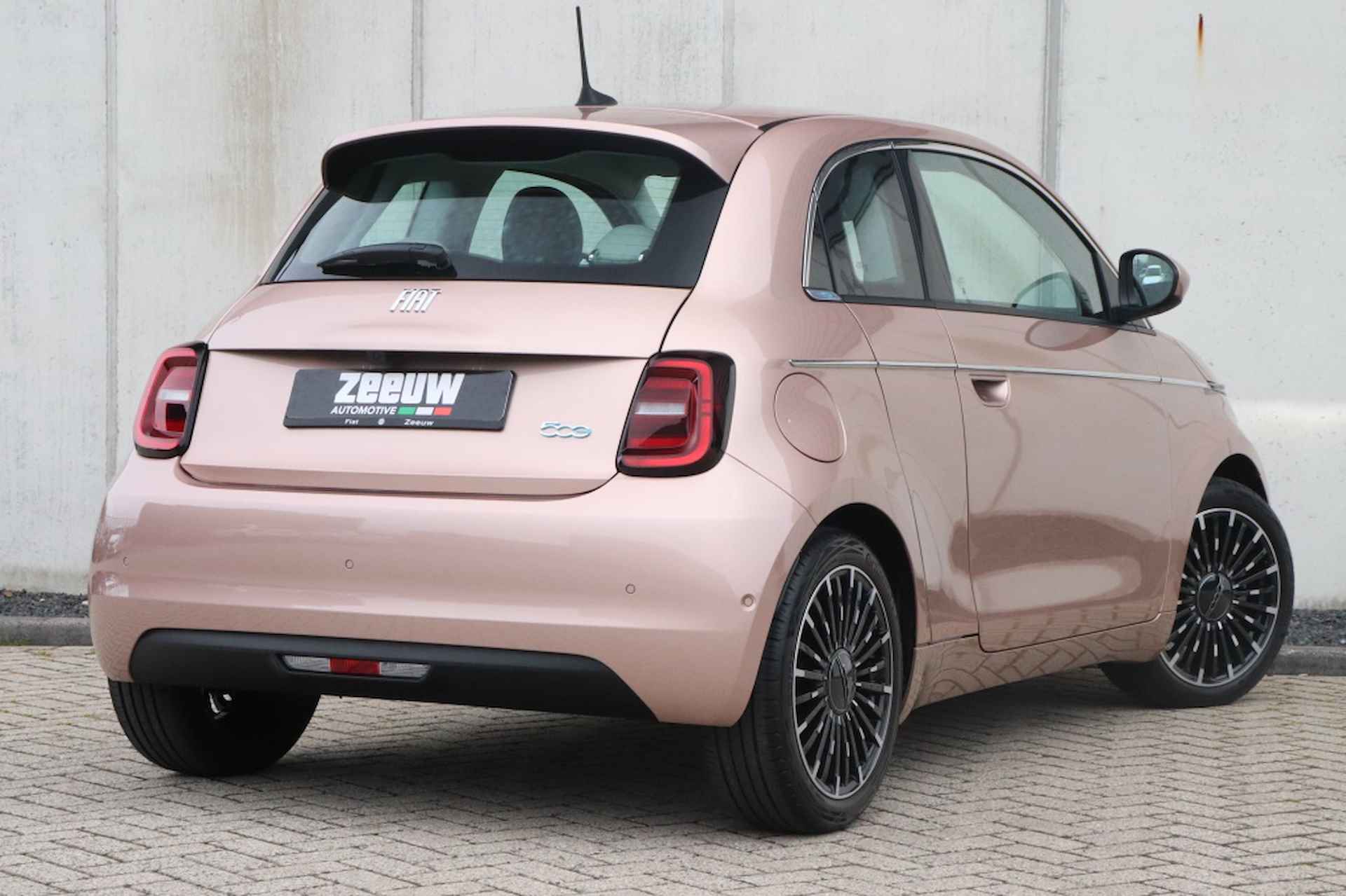 Fiat 500 3+1 La Prima 42 kWh | Pack Winter | Navi | 17" - 12/26