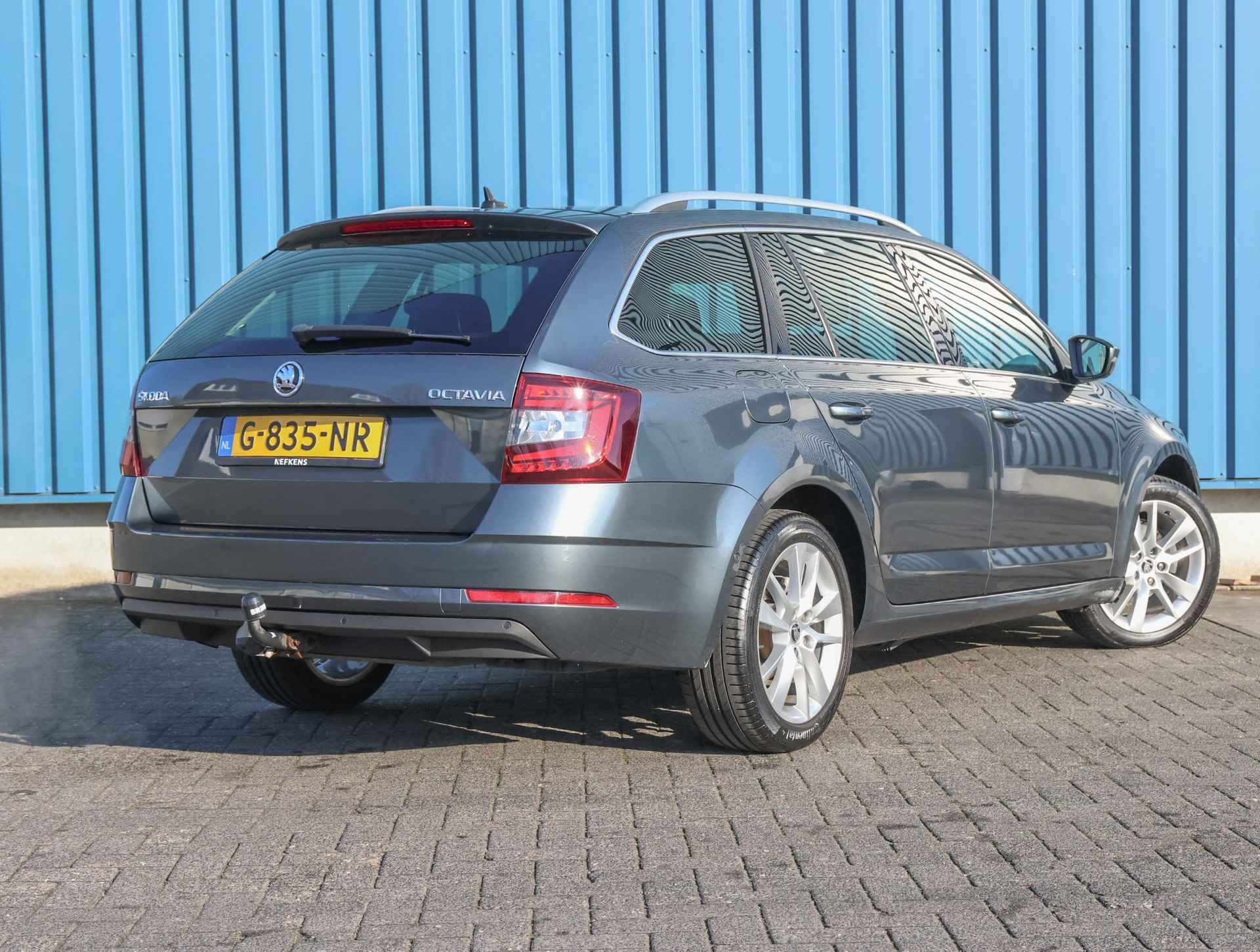 Skoda Octavia Combi 120pk TDI Style ( 1ste eigenaar | Trekhaak | AUTOMAAT | LEER | Parkeersensoren | LED ) - 4/46