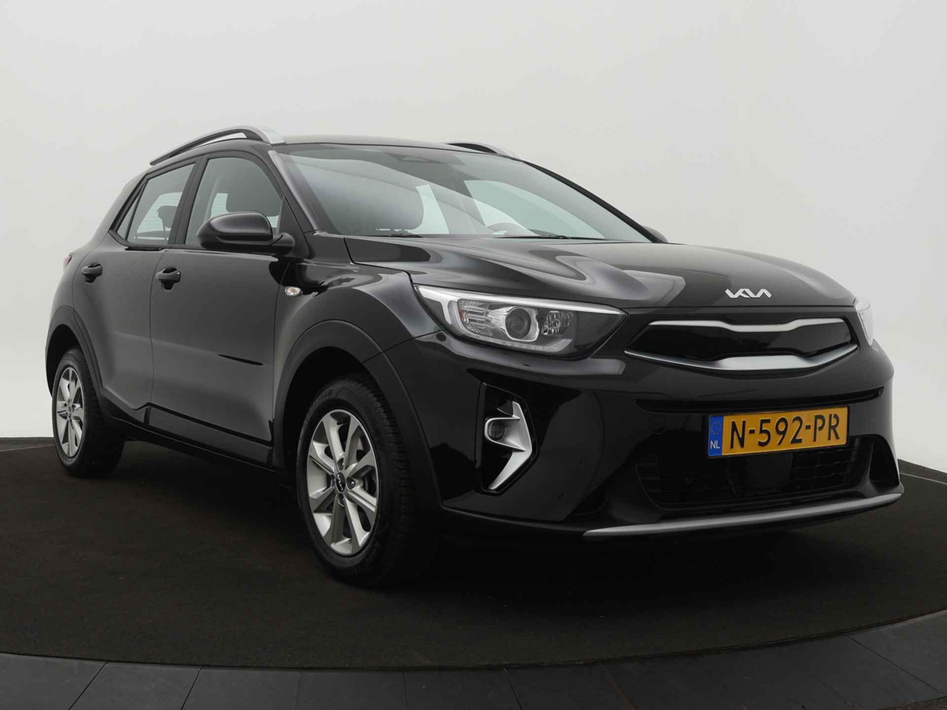 Kia Stonic 1.0 T-GDi MHEV DynamicLine - Navigatie - Climate Control - Camera - Apple Carplay/Android Auto - Fabrieksgarantie tot 12-2028 - 12/45