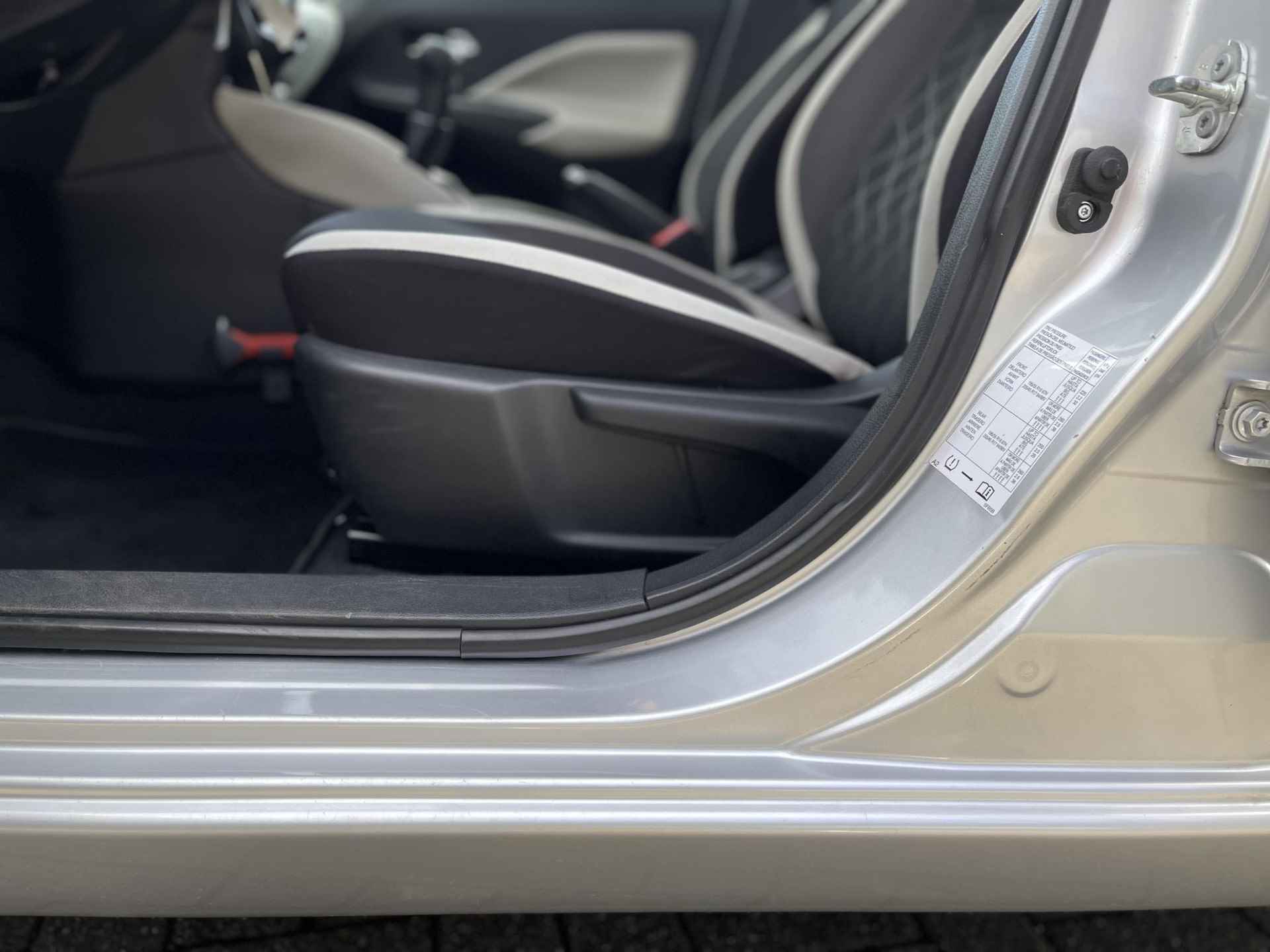 Nissan Micra 1.0 IG-T N-Connecta | Navigatie | Camera | Apple Carplay/Android Auto | Park. Sensor | Cruise & Climate Control | Rijklaarprijs! - 21/24