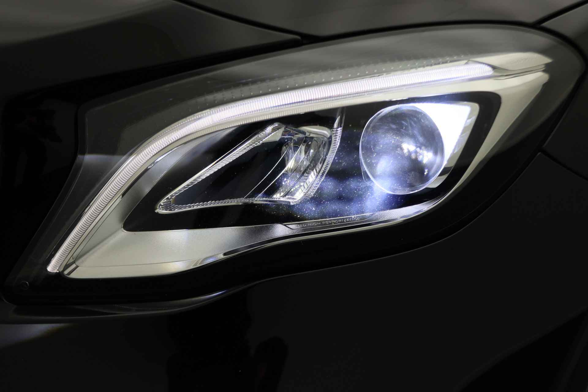 Mercedes-Benz GLA 45 AMG 4Matic Premium Plus Automaat LED, Panoramadak, Cruise, Camera, PDC, Navigatie, Stoelverw., 19'' - 26/56