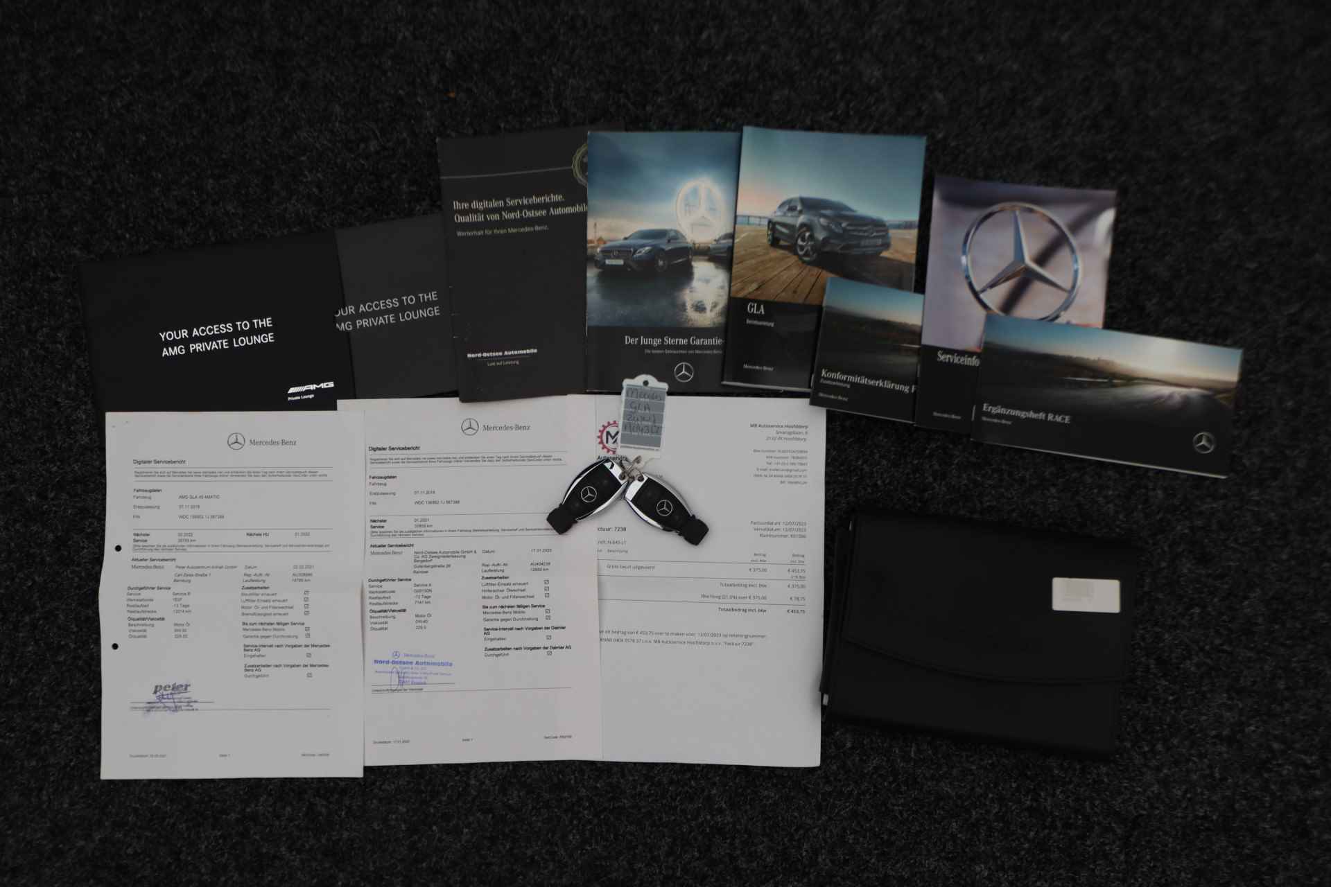 Mercedes-Benz GLA 45 AMG 4Matic Premium Plus Automaat LED, Panoramadak, Cruise, Camera, PDC, Navigatie, Stoelverw., 19'' - 55/56