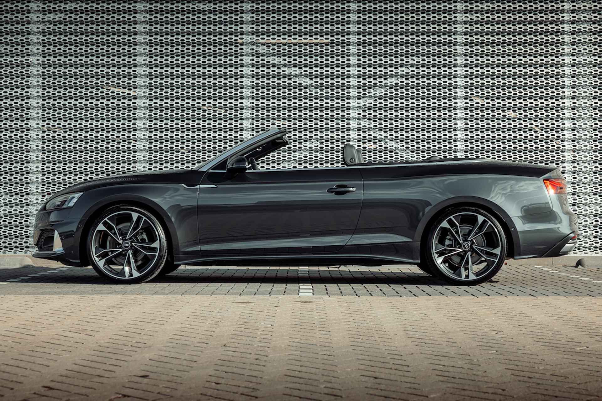 Audi A5 Cabriolet 35 TFSI 150pk s-tronic Advanced | Nieuw 78k | Trekhaak | Tour pakket | Winterpakket | Stuurverwarming | Sportstoelen | Leder-Dinamica | 20" LM velgen | Windscherm - 5/31