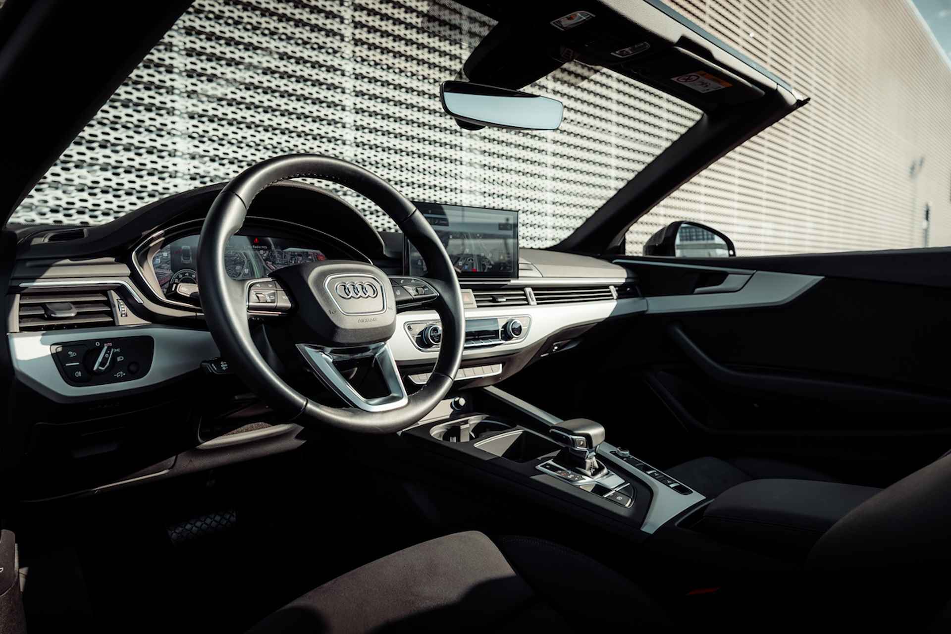 Audi A5 Cabriolet 35 TFSI 150pk s-tronic Advanced | Nieuw 78k | Trekhaak | Tour pakket | Winterpakket | Stuurverwarming | Sportstoelen | Leder-Dinamica | 20" LM velgen | Windscherm - 19/31