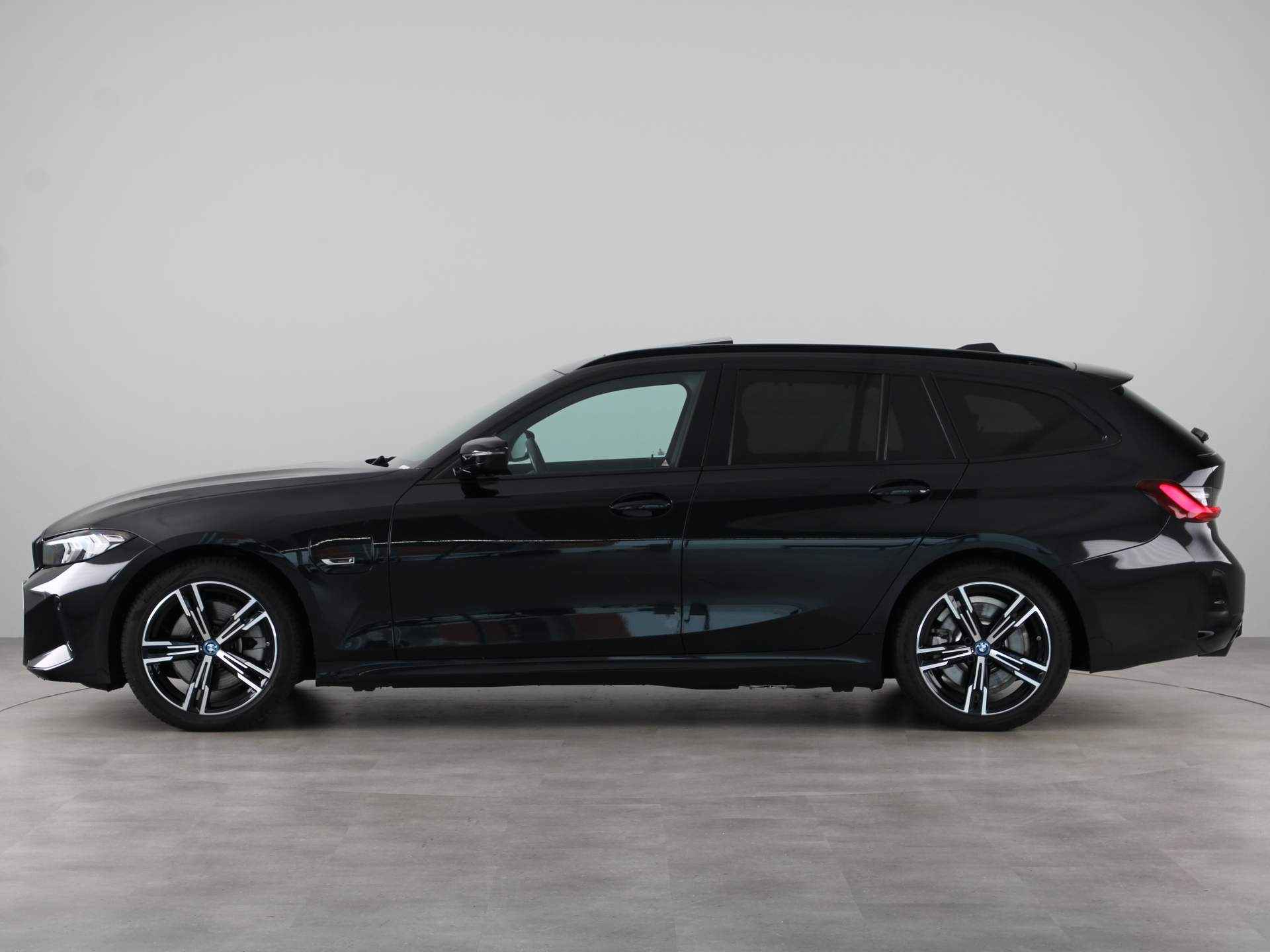 BMW 3 Serie Touring 320e M Sport - 13/27