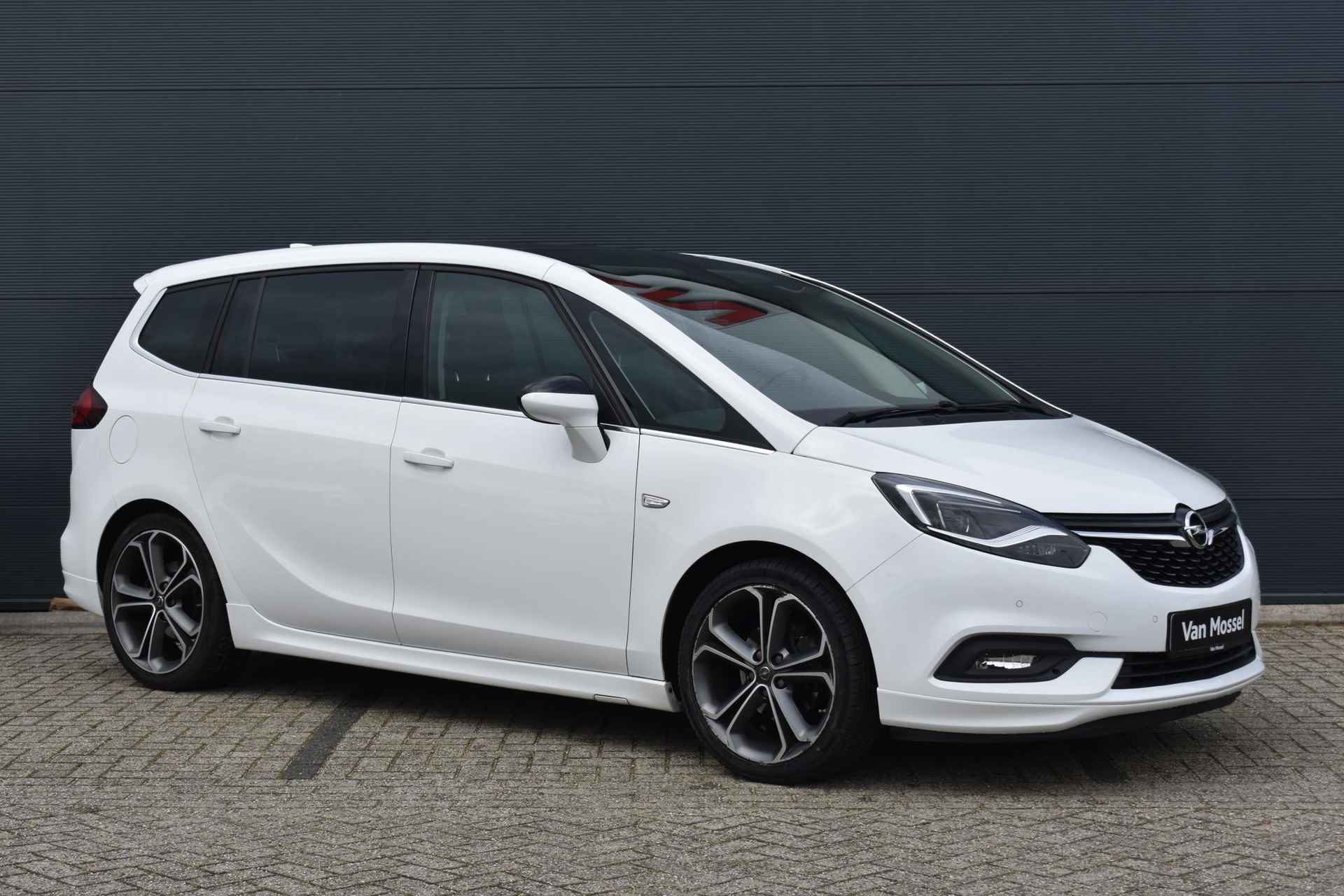 Opel Zafira 1.4 Turbo Innovation 7p. 140pk | Panorama-dak | Leder | Stoelverwarming | Navigatie | Trekhaak - 4/36