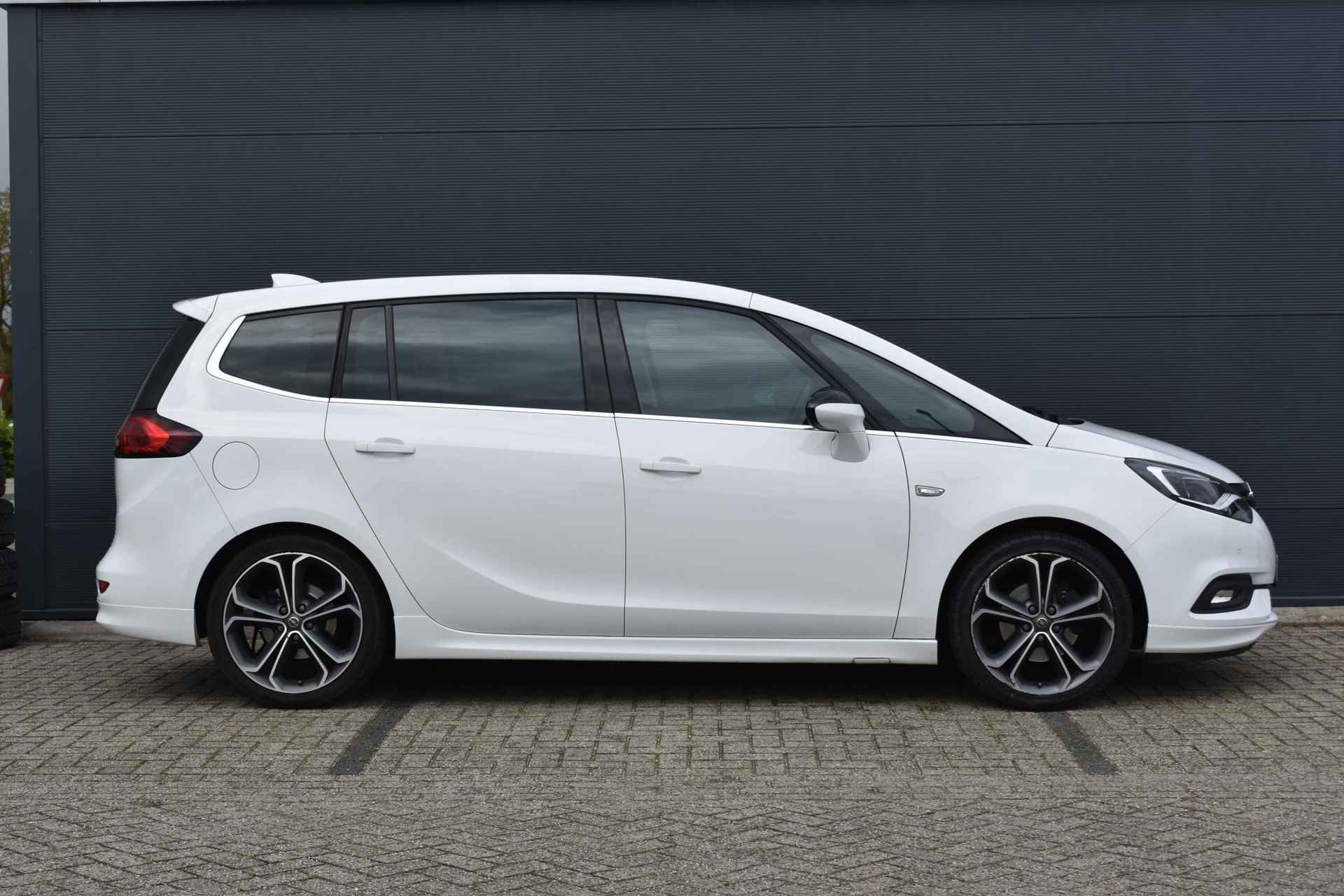 Opel Zafira 1.4 Turbo Innovation 7p. 140pk | Panorama-dak | Leder | Stoelverwarming | Navigatie | Trekhaak - 5/36
