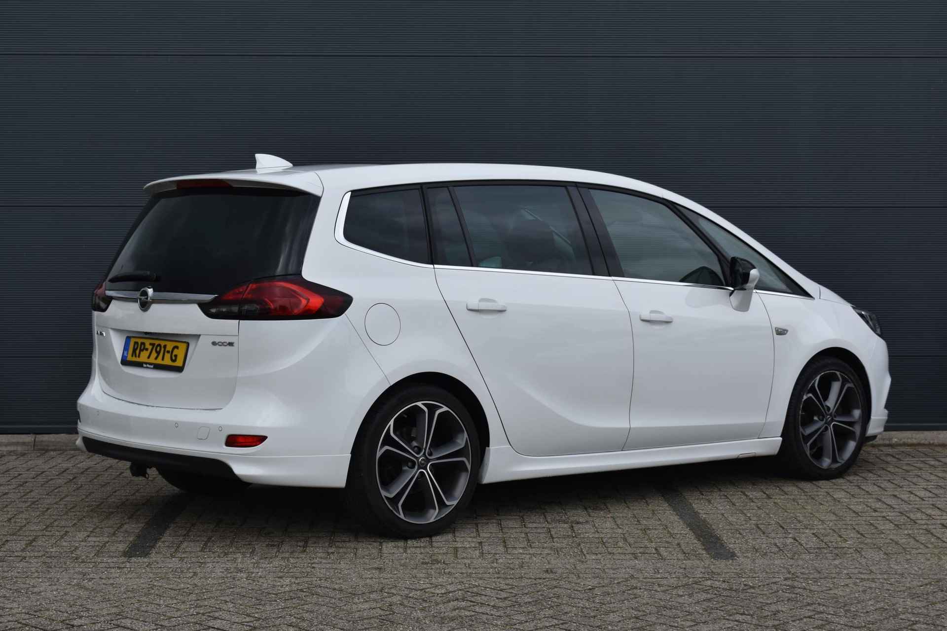 Opel Zafira 1.4 Turbo Innovation 7p. 140pk | Panorama-dak | Leder | Stoelverwarming | Navigatie | Trekhaak - 6/36
