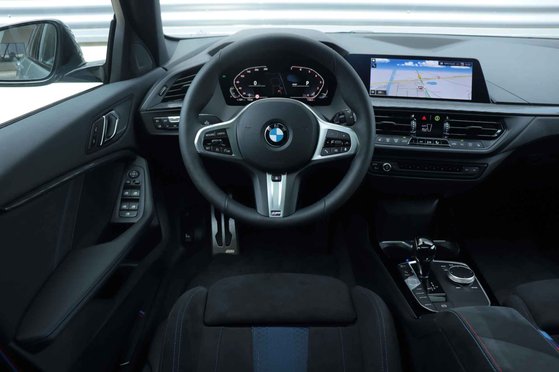 BMW 1 Serie 5-deurs 118i | Executive / M Sportpakket Pro / Panodak / Comfort Pack / Achteruitrijcamera / HiFi / 18'' LMV - 8/41
