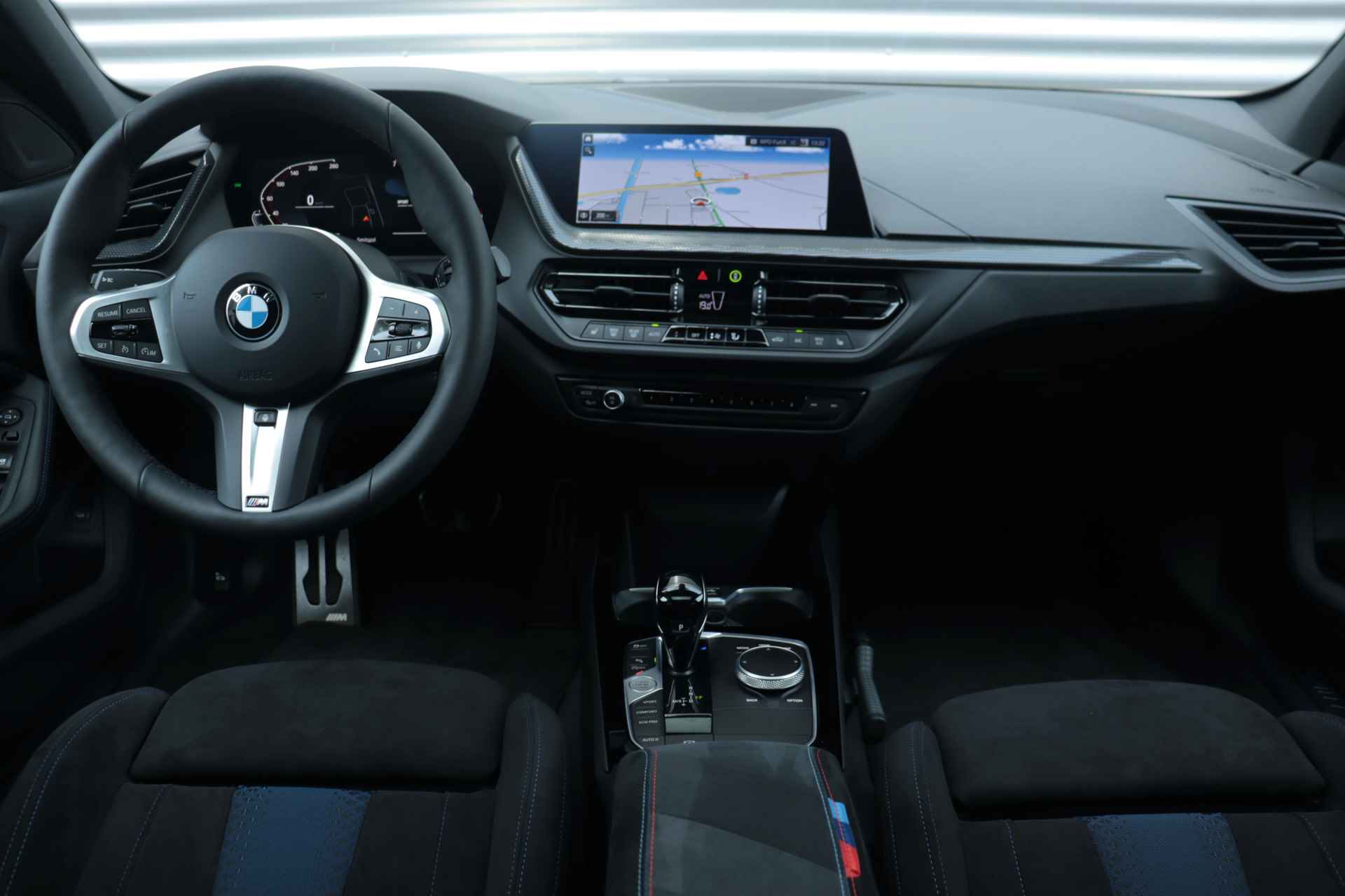 BMW 1 Serie 5-deurs 118i | Executive / M Sportpakket Pro / Panodak / Comfort Pack / Achteruitrijcamera / HiFi / 18'' LMV - 10/41